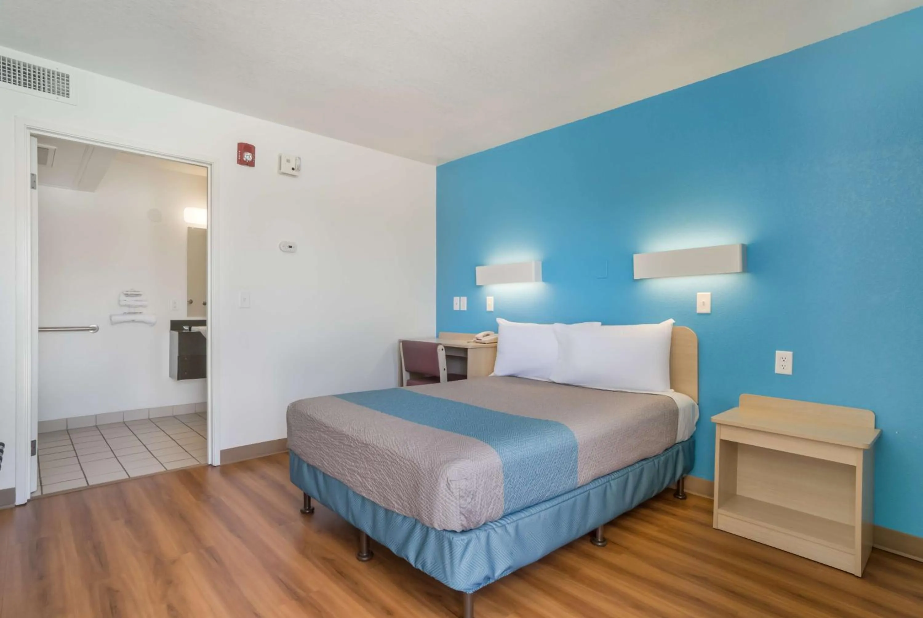 Double Room - single occupancy - Disability Access - Non-Smoking in Motel 6-Grand Junction, CO
