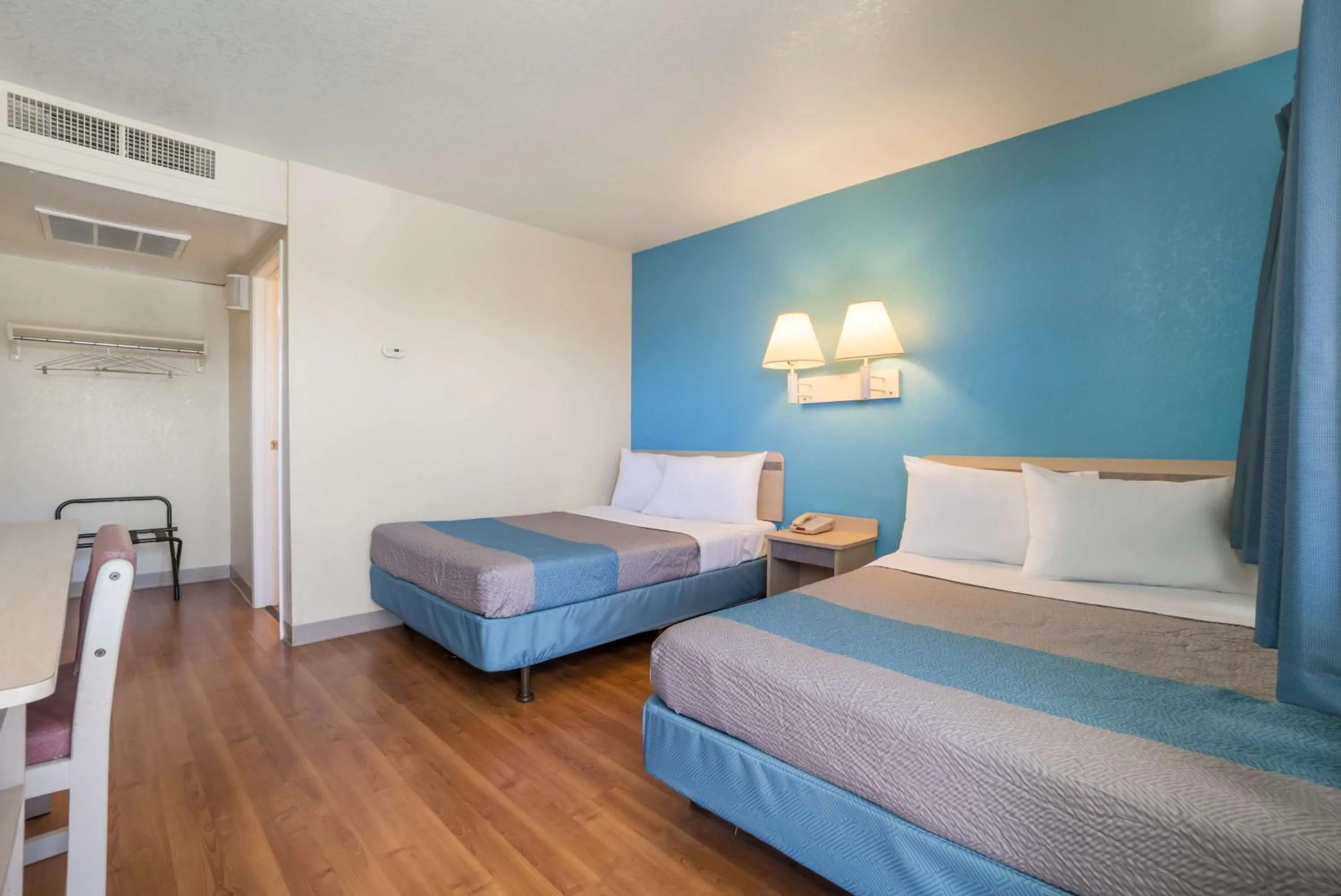 Quadruple Room - single occupancy - Disability Access - Non-Smoking in Motel 6-Grand Junction, CO