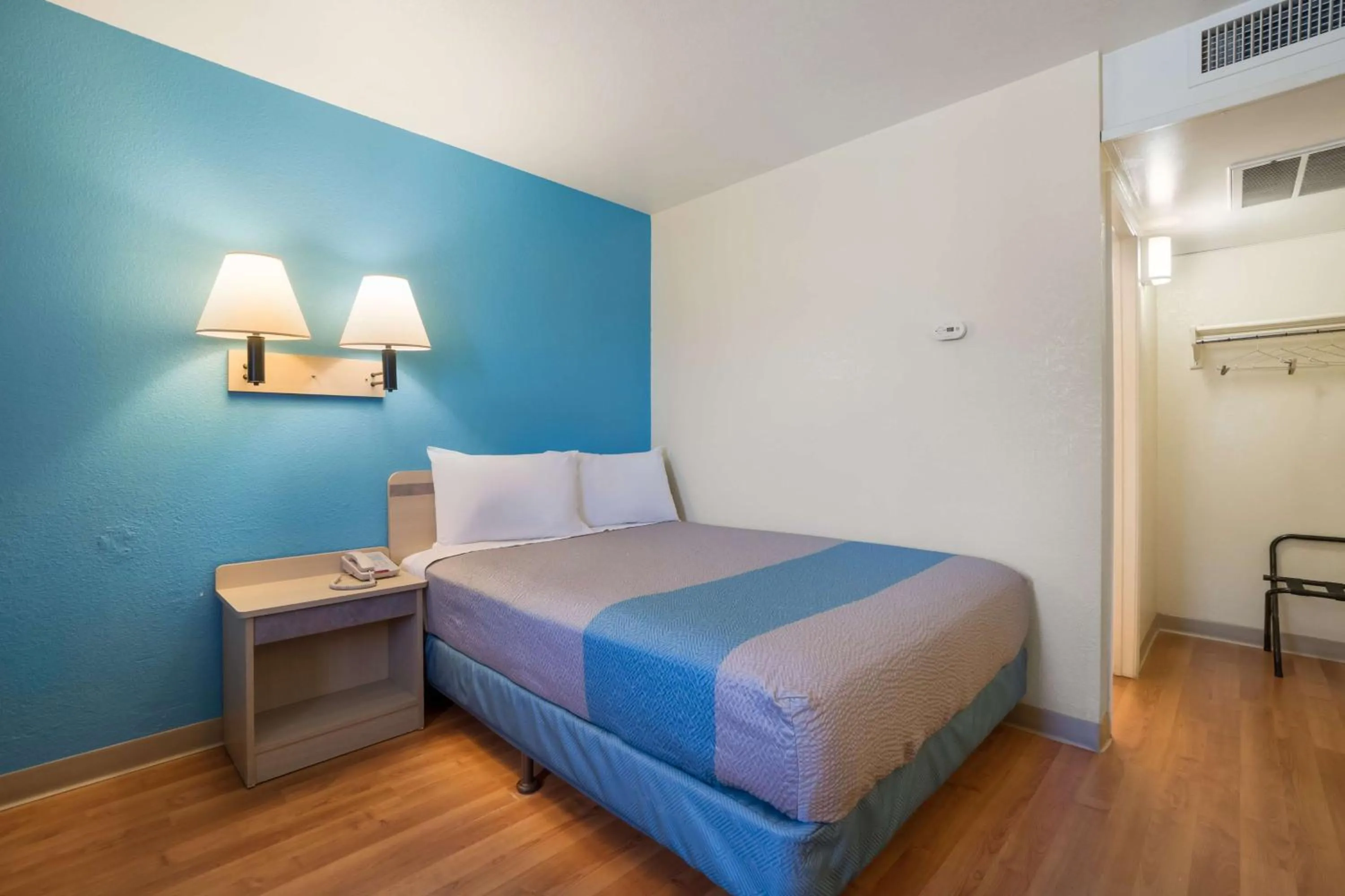 Deluxe Queen Room - single occupancy - Non-Smoking in Motel 6-Grand Junction, CO