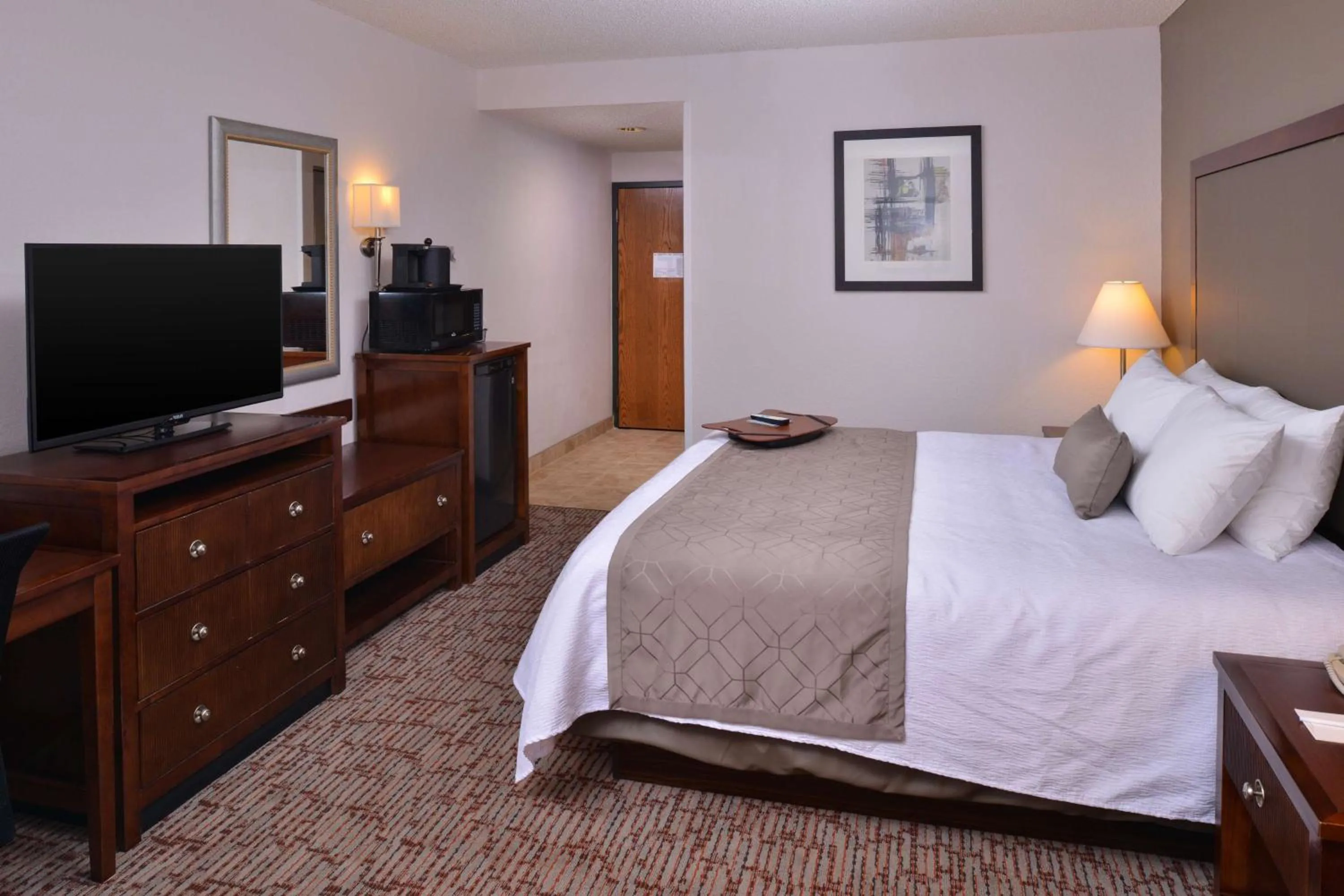 King Room with Bath Tub - Mobility Accessible/Non-Smoking in Best Western Plus Wichita West Airport Inn