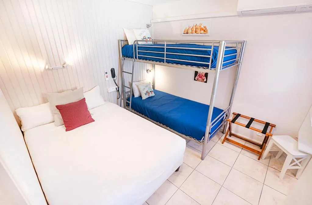 Family Room (2 Adults + 2 Children) in Logis Hôtel- Hôtel Restaurant Le Rialto