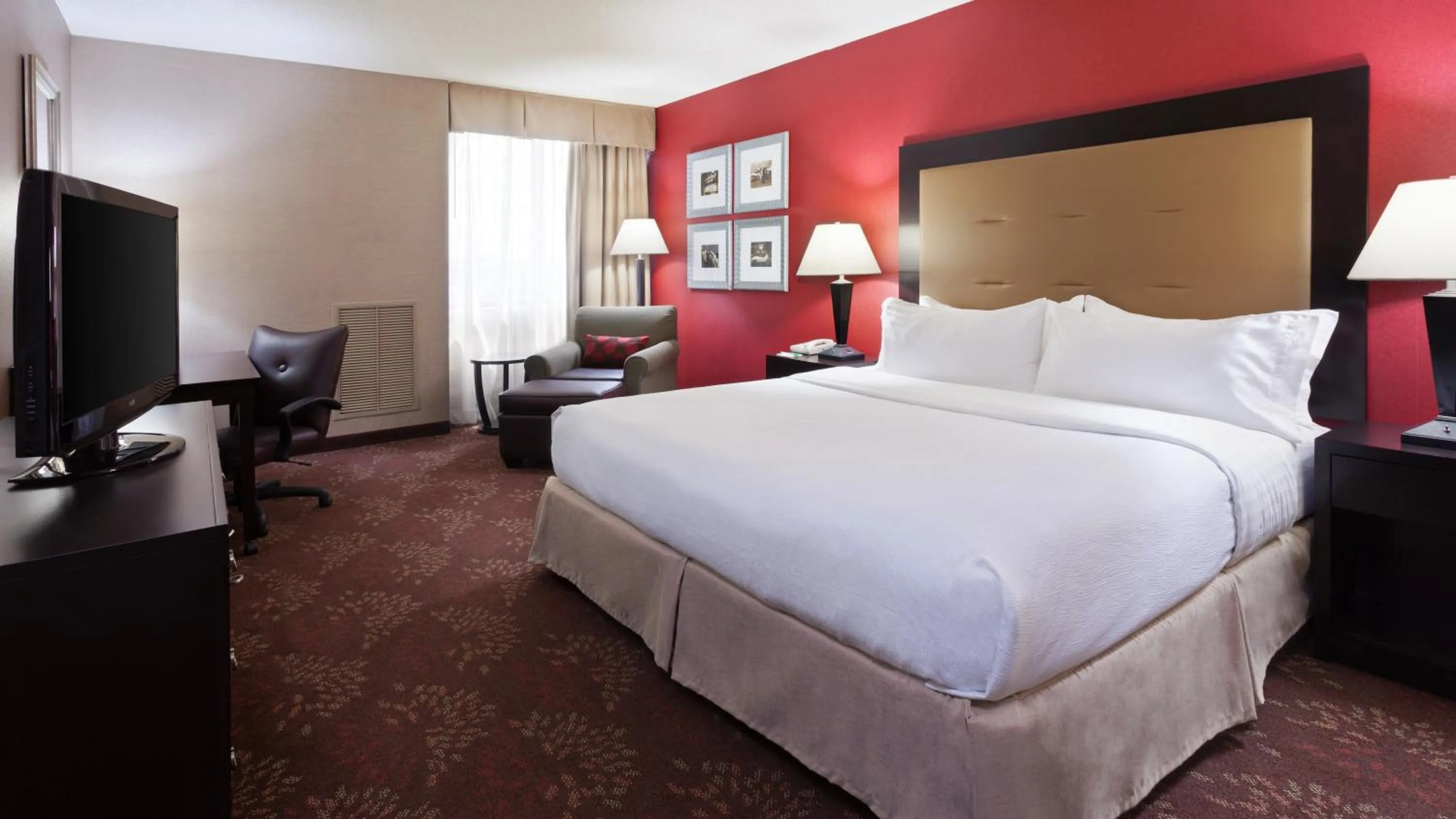 Standard King Room in Holiday Inn Cincinnati Airport by IHG