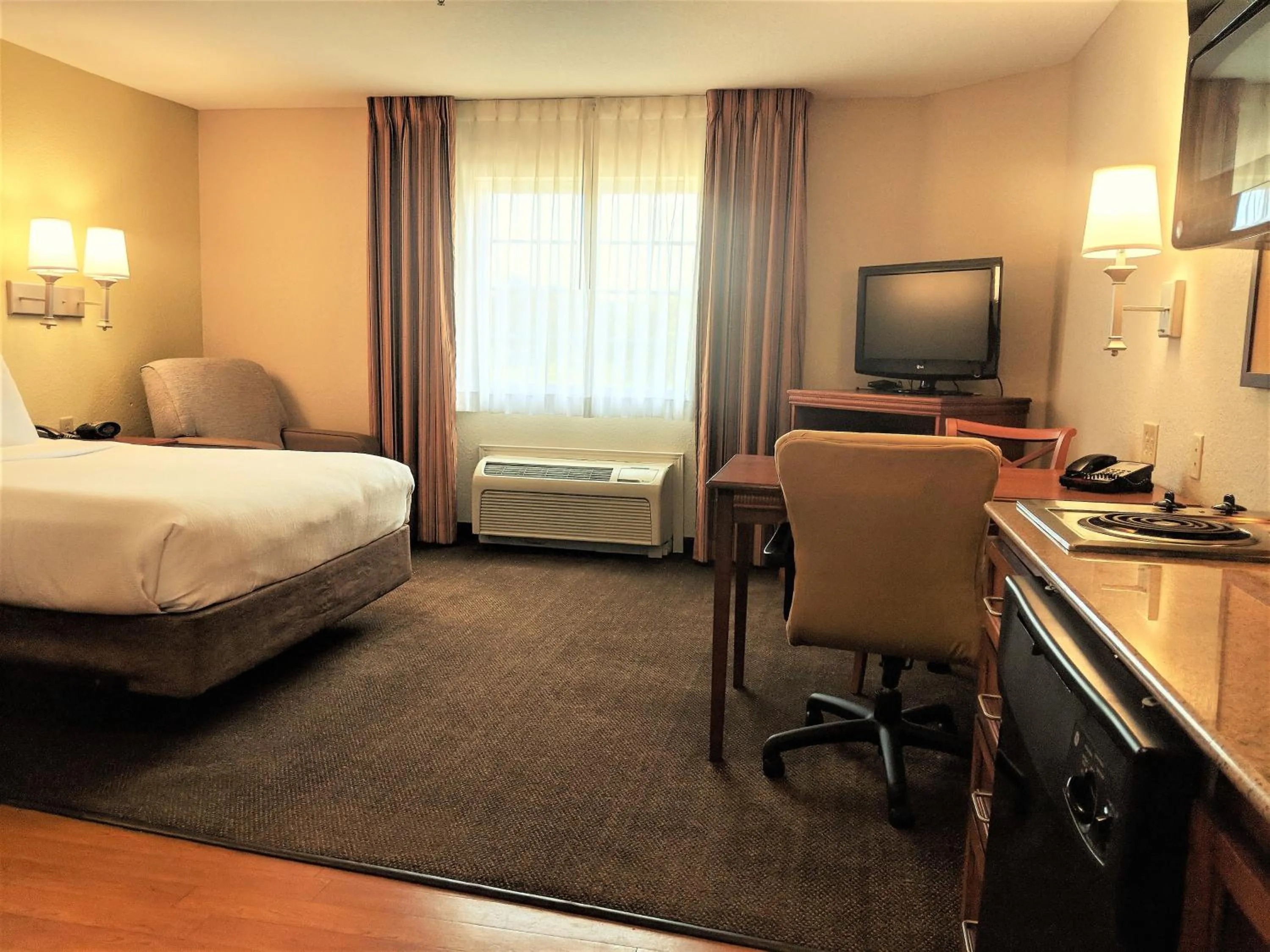 Studio Queen Suite in Candlewood Suites Macon by IHG