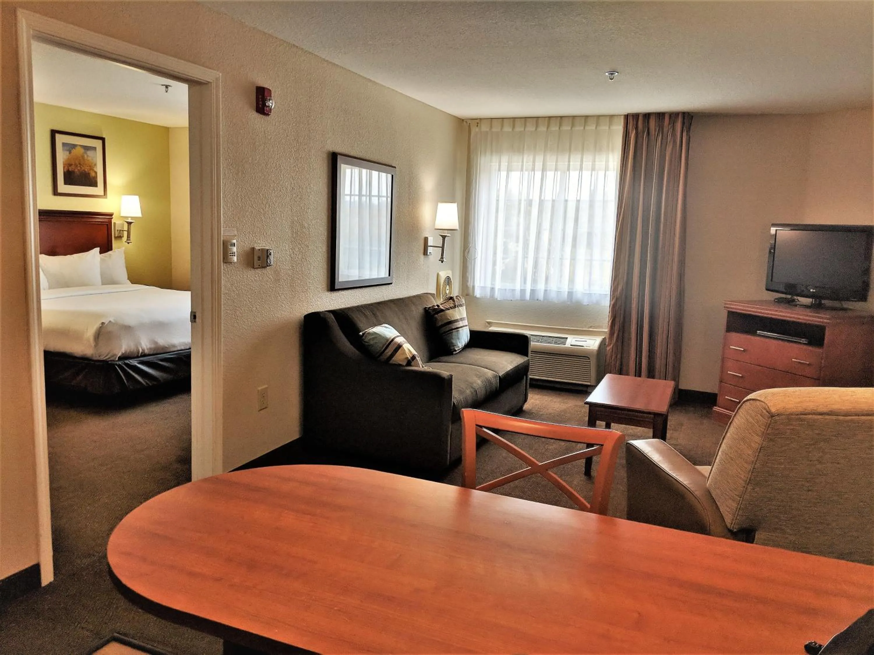 One Bedroom Suite with One Queen Bed in Candlewood Suites Macon by IHG