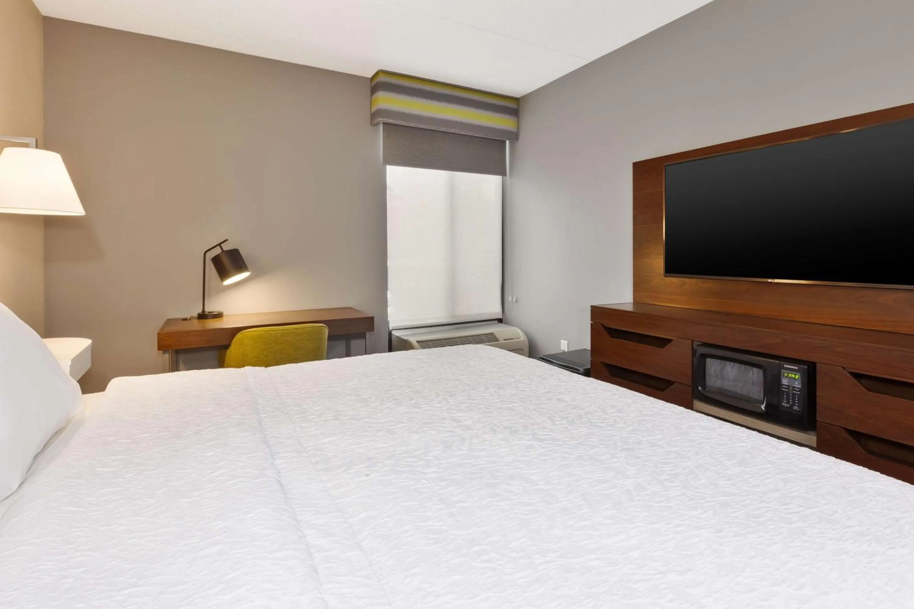 Queen Room - Non-Smoking in Hampton Inn Traverse City