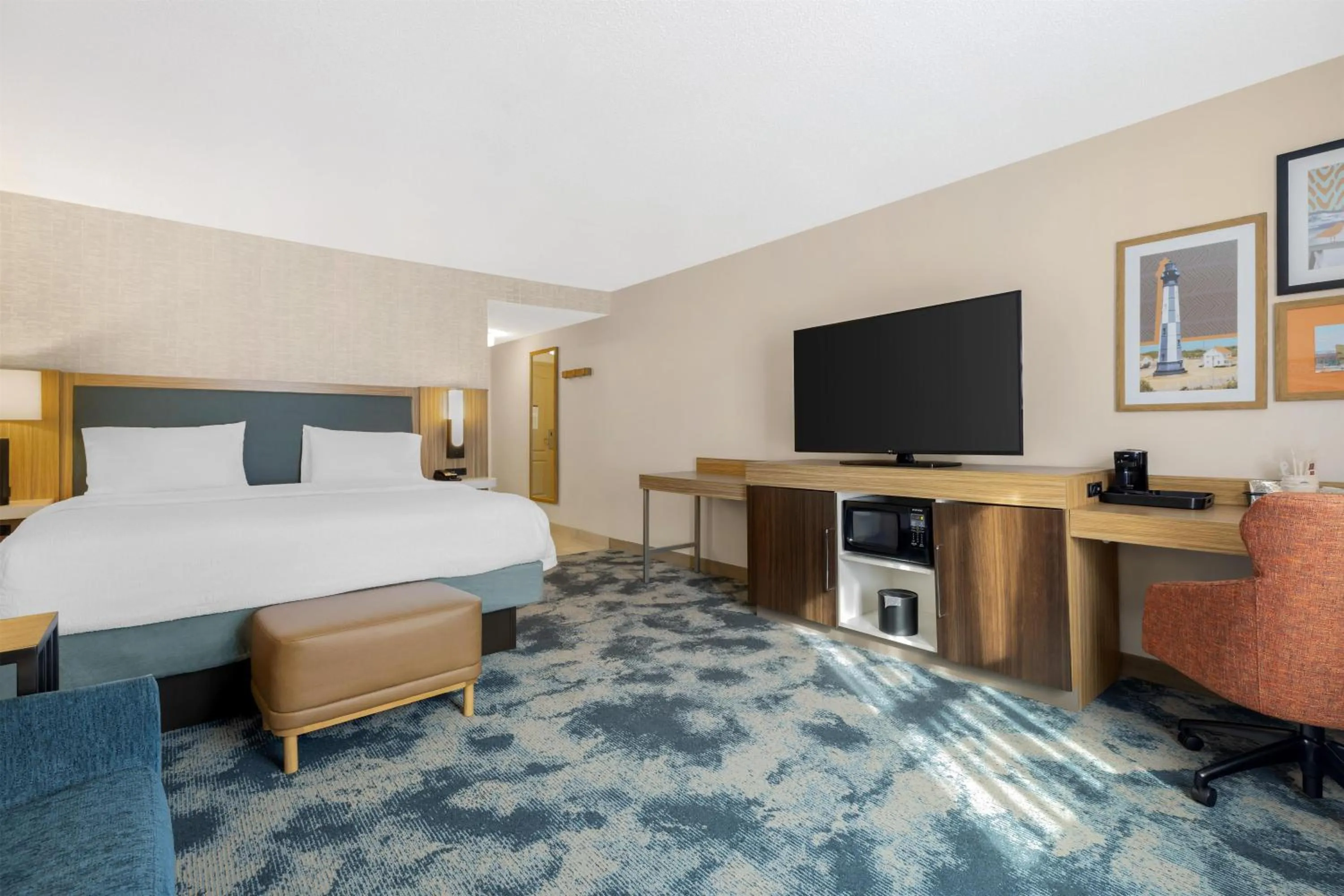 King Room with Sofa Bed and Study - Non-Smoking in Hampton Inn & Suites by Hilton Plymouth