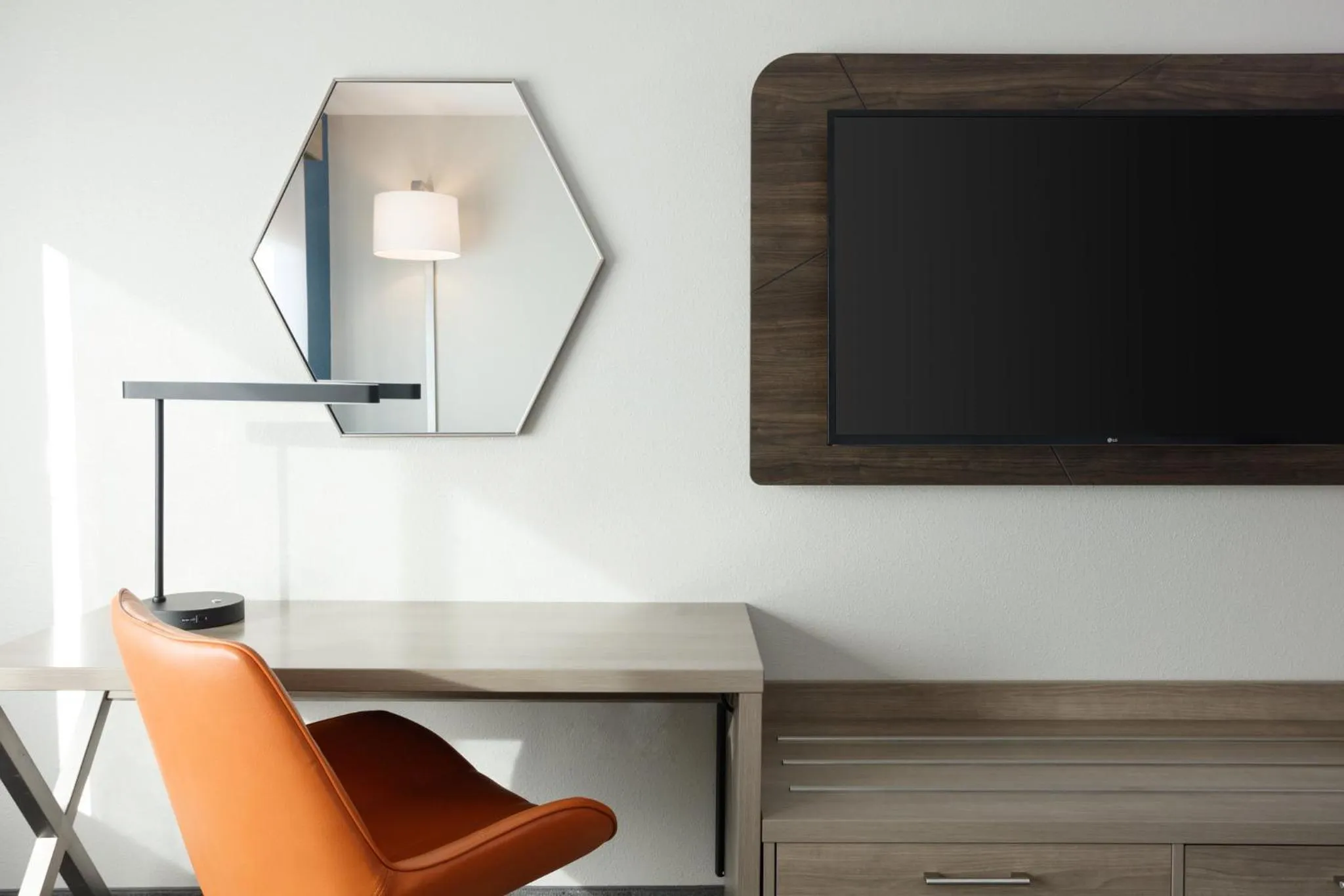 Queen Room with Two Queen Beds - Disability Access with Bath Tub in Holiday Inn Express Hotel & Suites Chanhassen by IHG