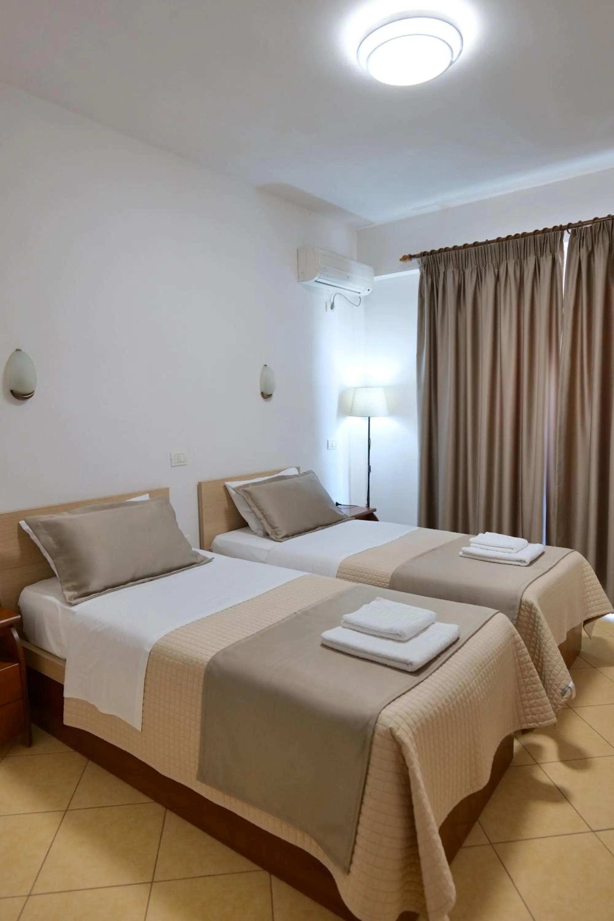 Twin Room with Sea View in Hotel Mano