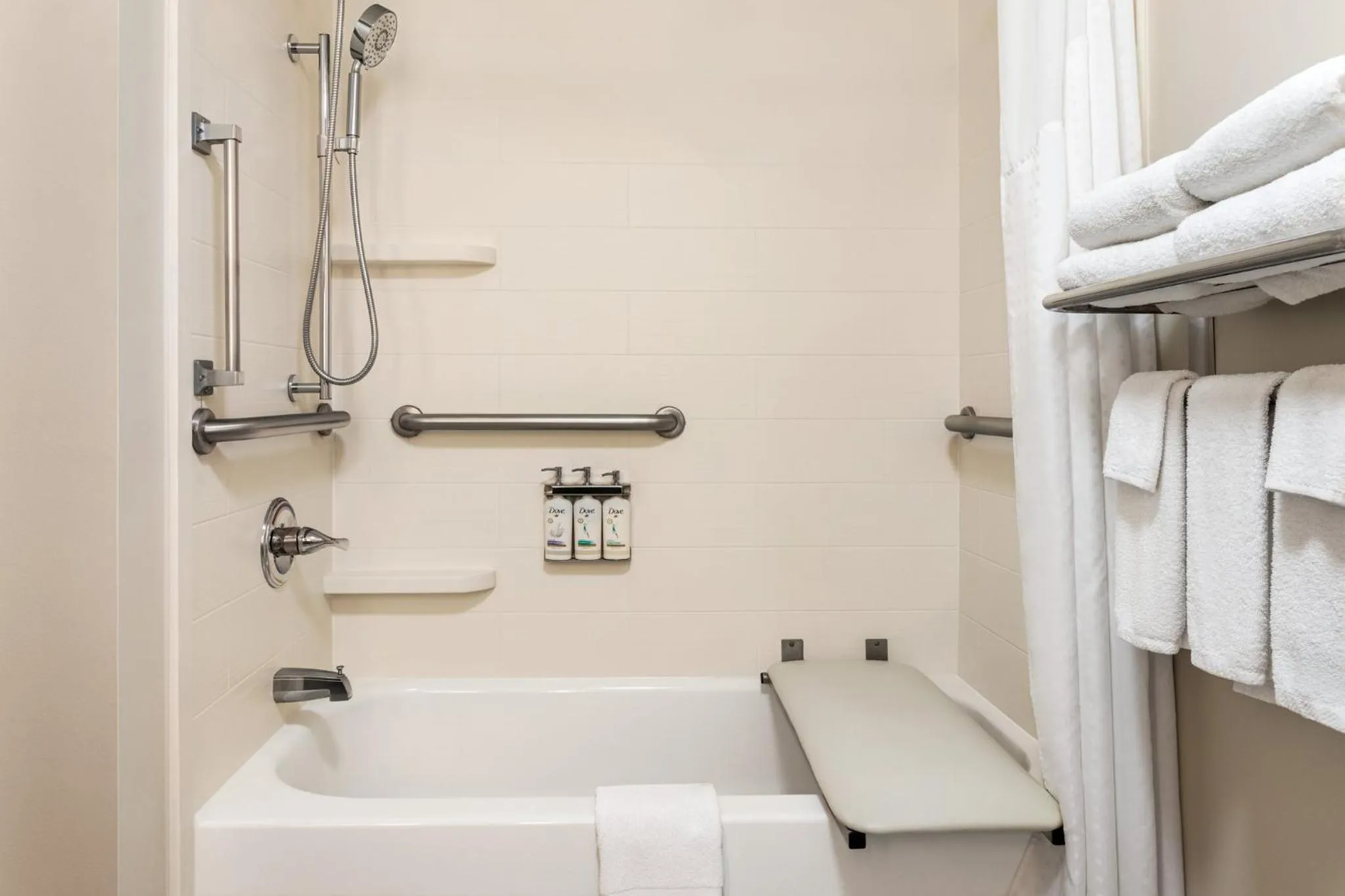 Standard King Room with Mobility Accessible Tub in Holiday Inn Express Birmingham Irondale East by IHG