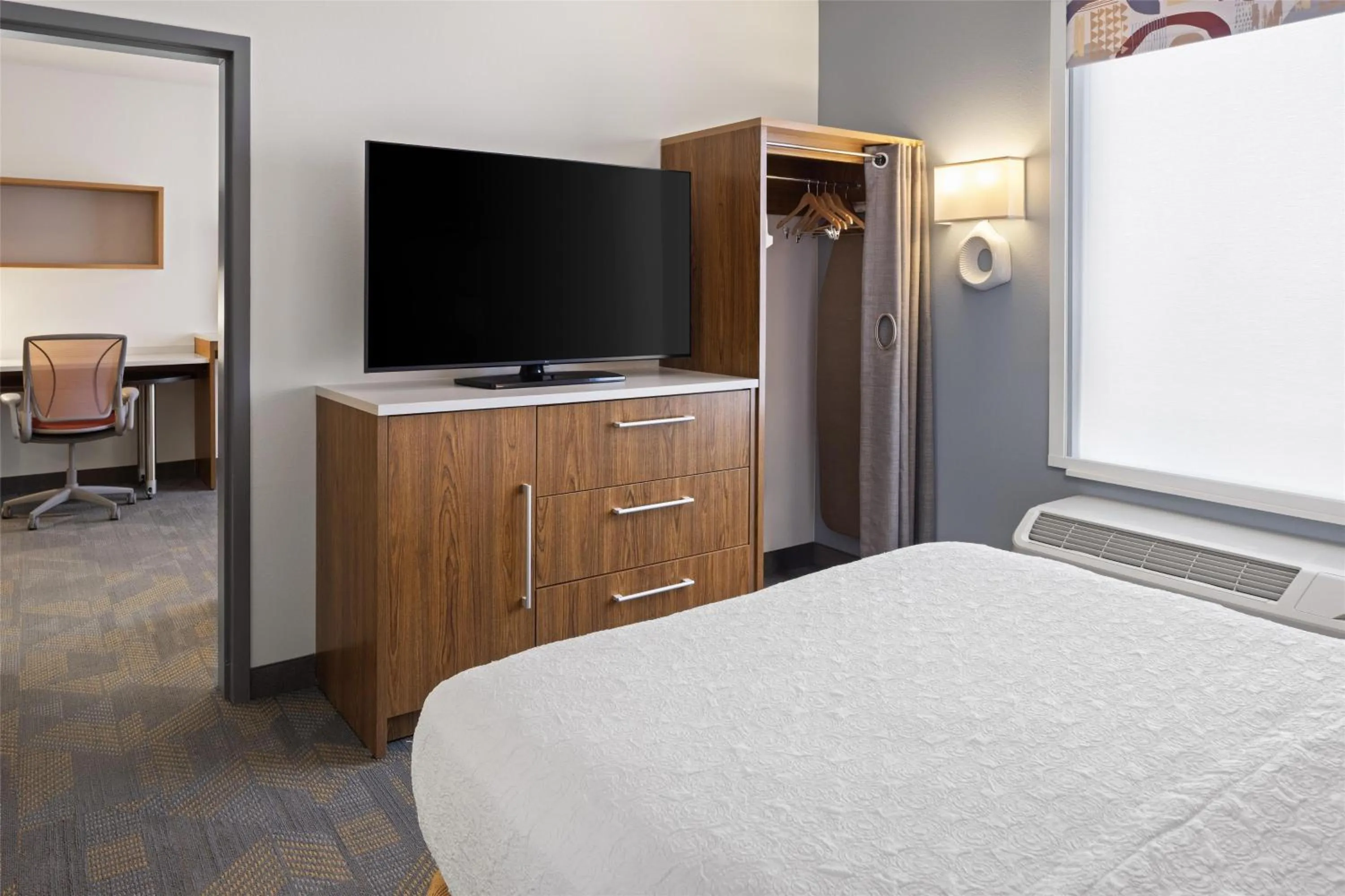 Queen Suite - Mobility Access/Non-Smoking in Home2 Suites by Hilton Roseville Minneapolis
