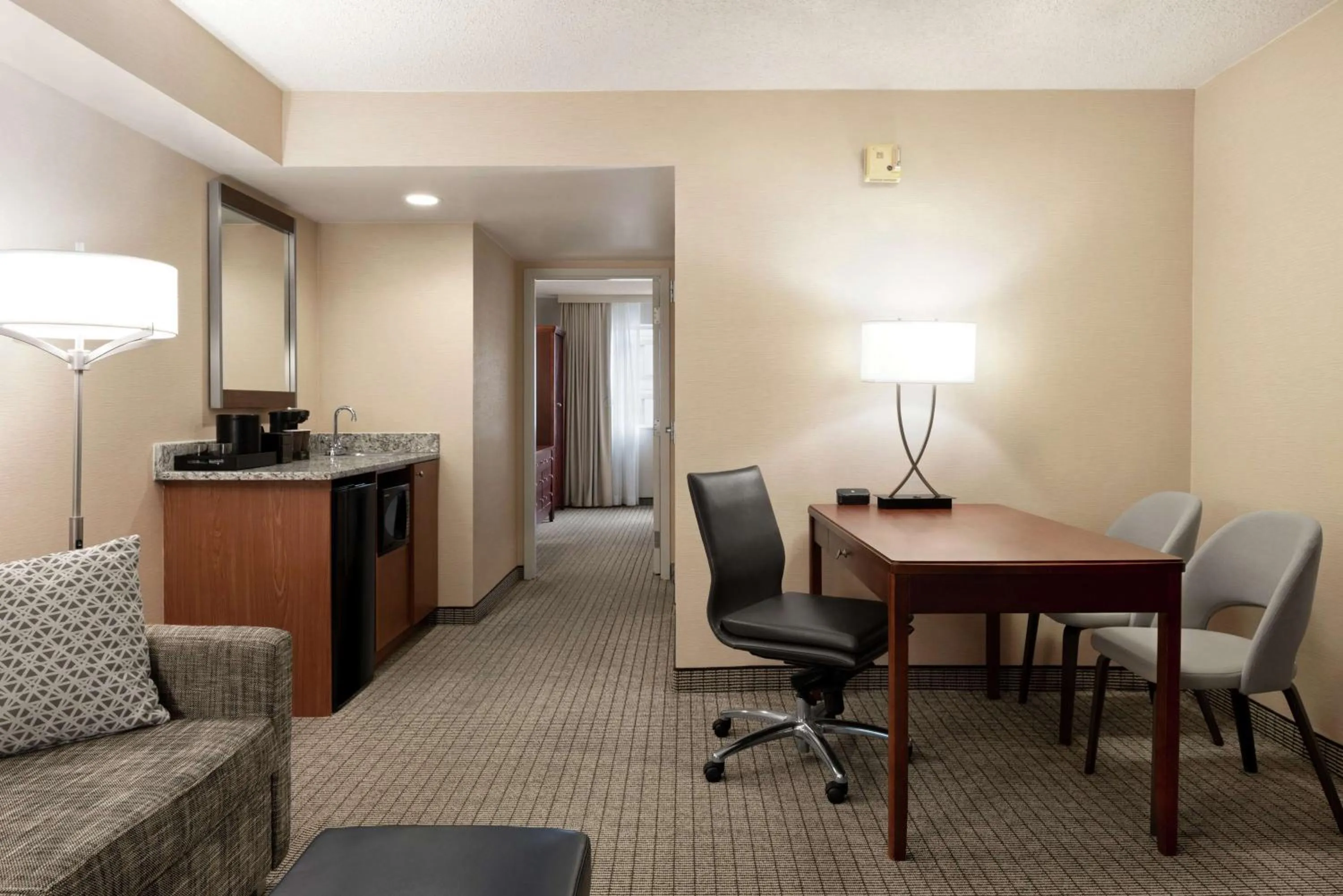 King Suite with Bath Tub - Disability Access/Non-Smoking  in Embassy Suites Cincinnati - RiverCenter
