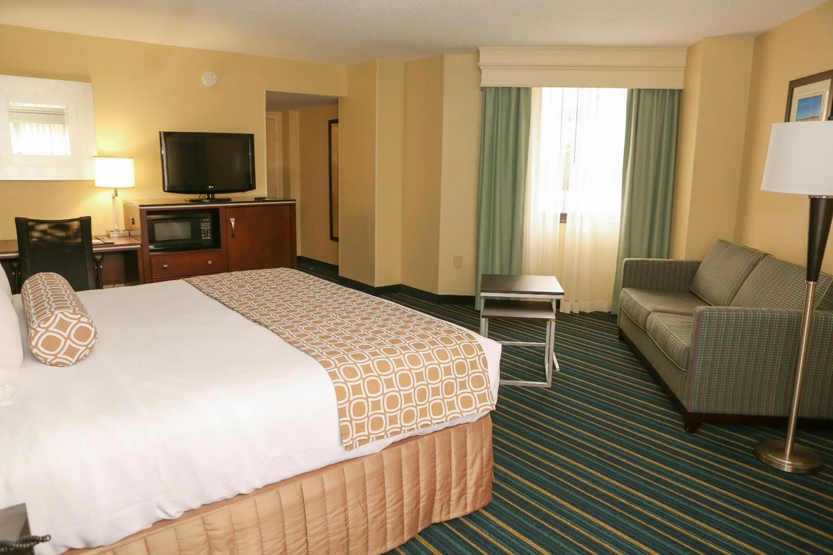 Premium King Room in Crowne Plaza Hotel Virginia Beach-Norfolk, an IHG Hotel