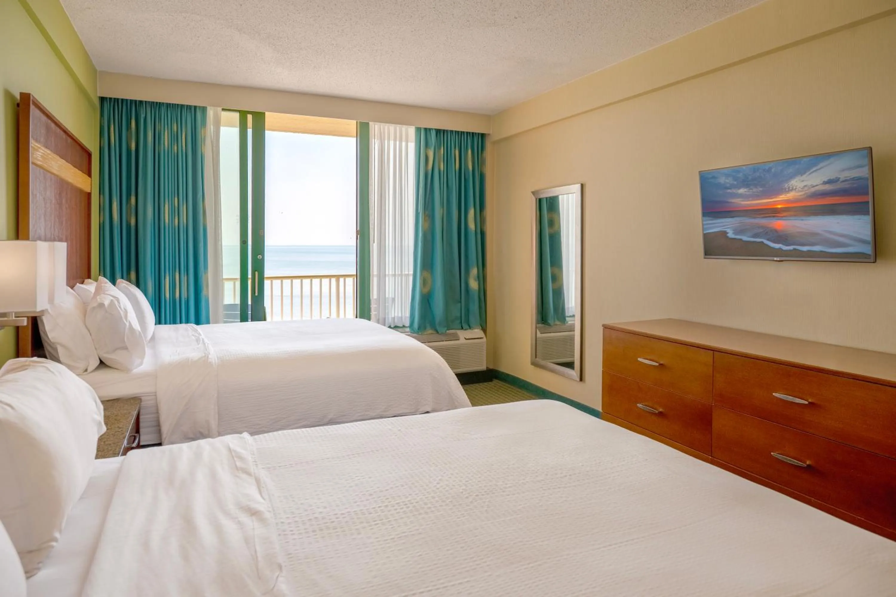 2 Queen Oceanfront room in Holiday Inn & Suites Virginia Beach - North Beach by IHG