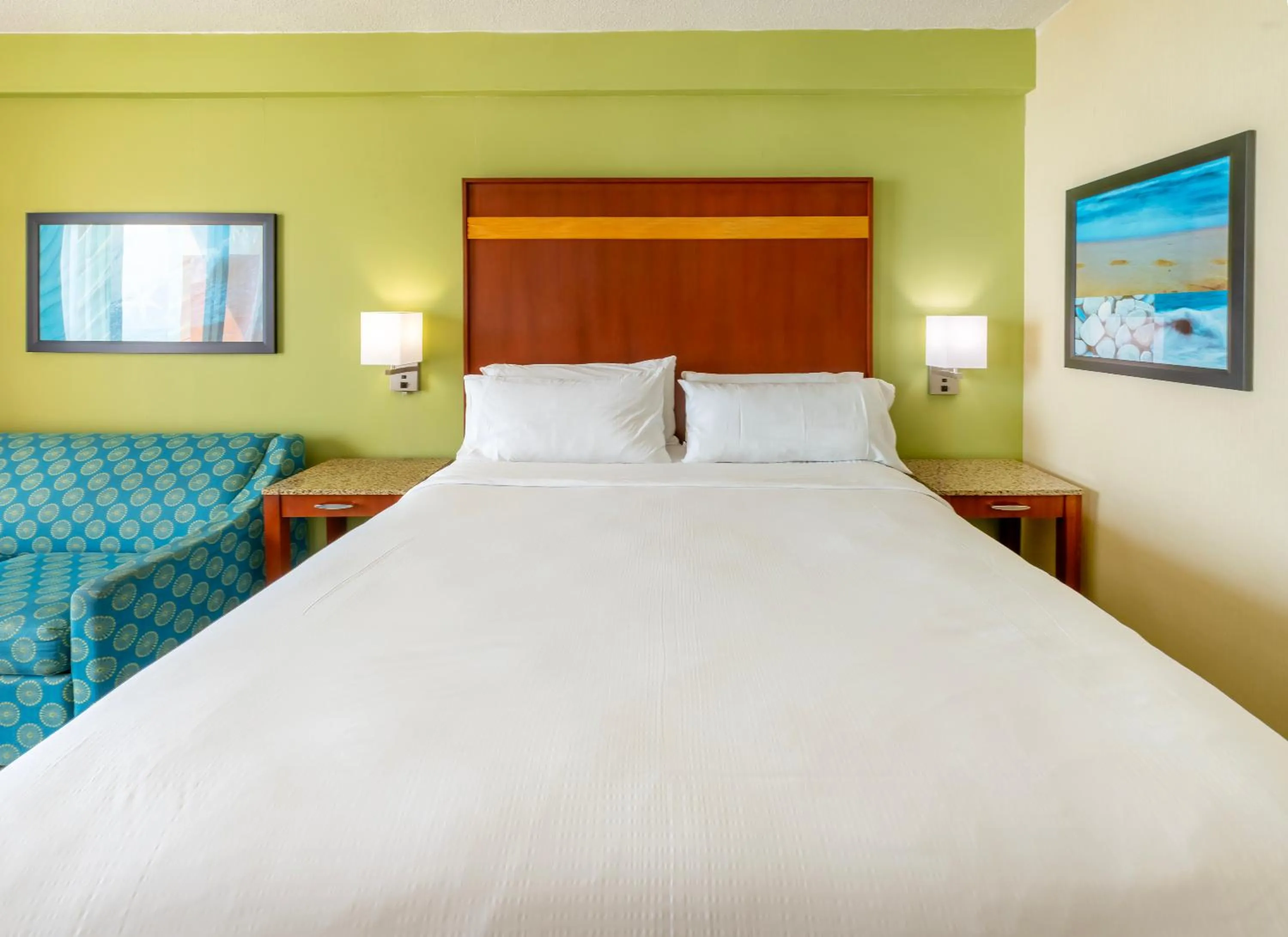 King Oceanfront Room with pullout sofa in Holiday Inn & Suites Virginia Beach - North Beach by IHG