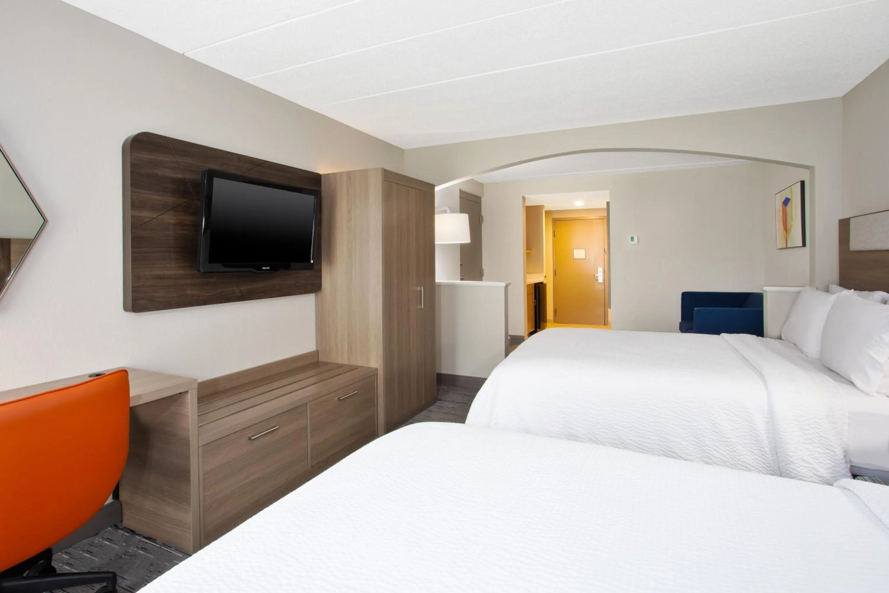 Queen Suite with Two Queen Beds in Holiday Inn Express Hotel & Suites Dover by IHG