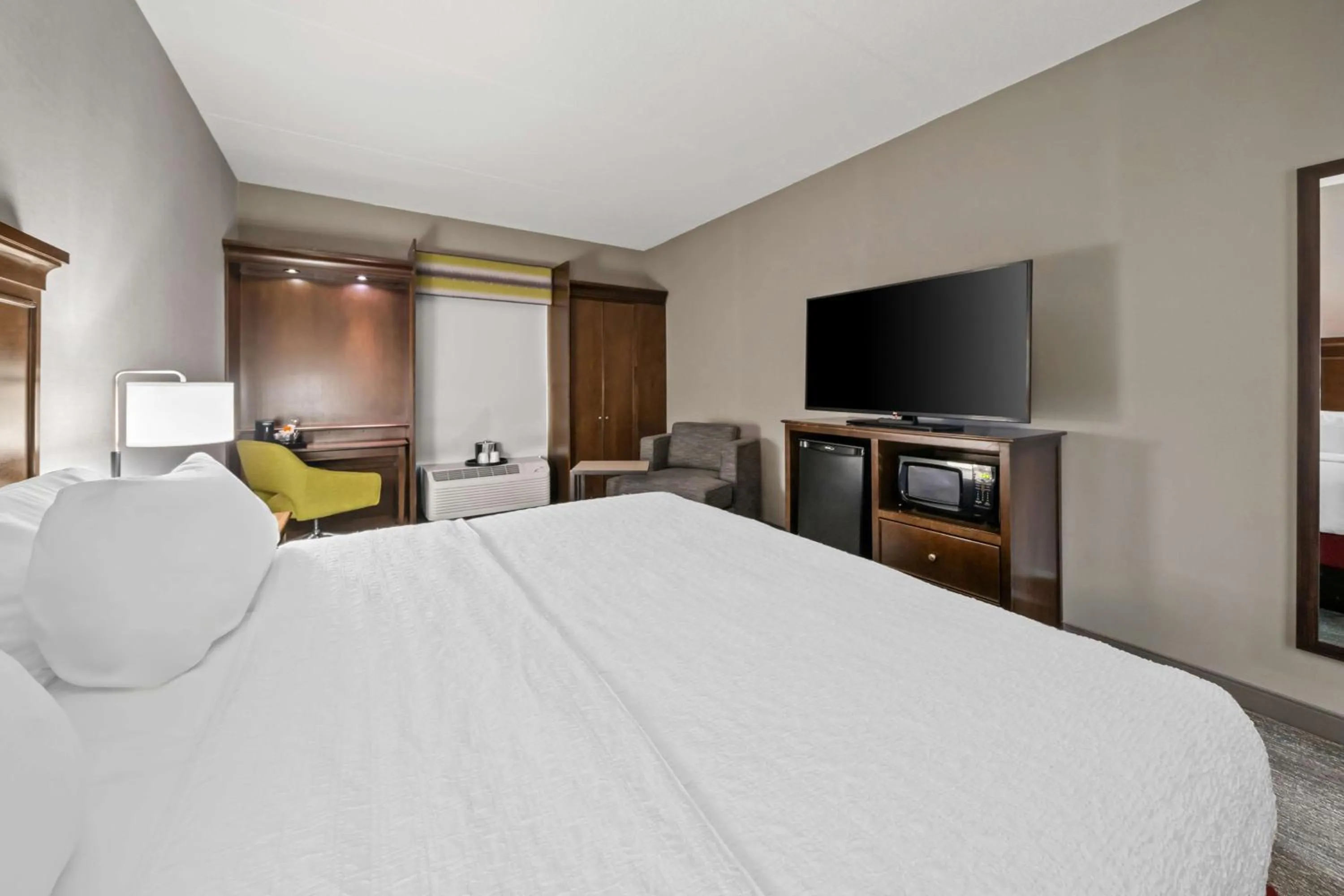 King Room with King Bed - Non-Smoking in Hampton Inn New Bedford/Fairhaven