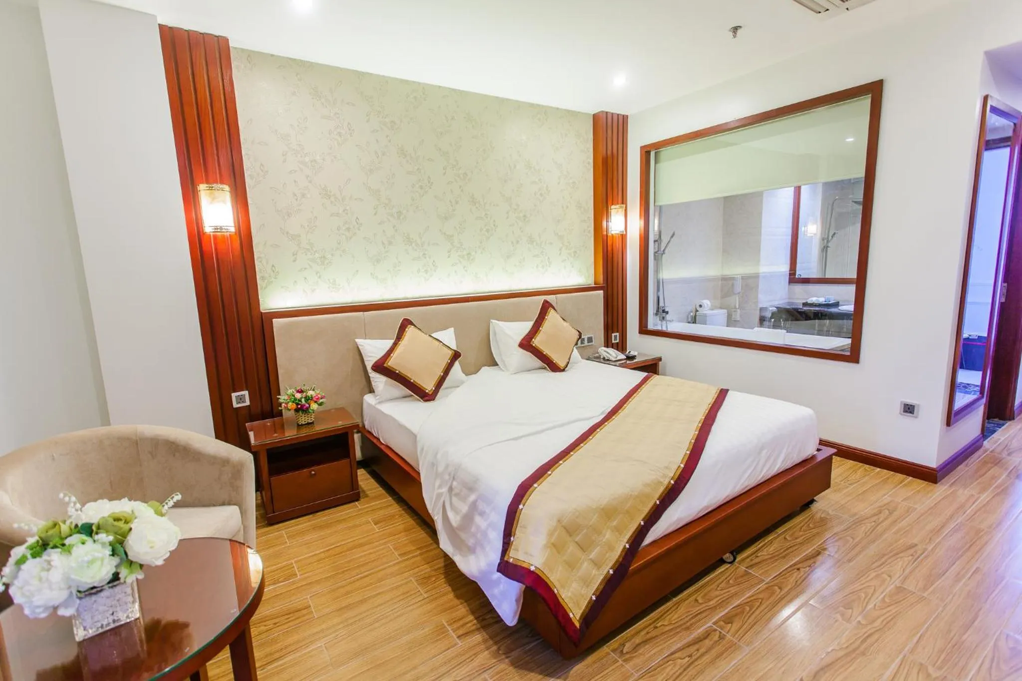 Deluxe Double Room in Tu Son Luxury Hotel