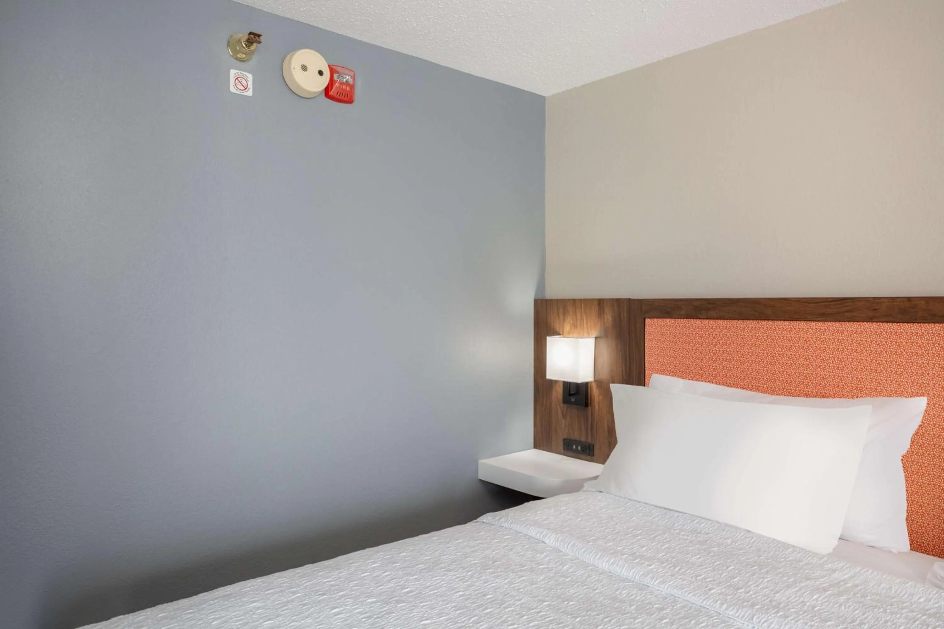 King Room with Accessible Tub - Mobility and Hearing Access/Non-Smoking in Hampton Inn Joliet-Plainfield I-55