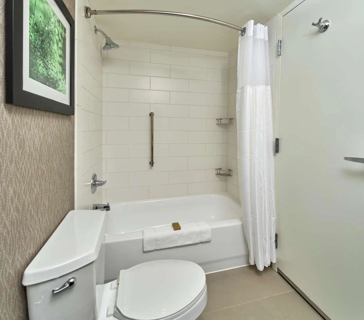 Queen Room with Two Queen Beds and Bath Tub - Mobility Accessible in Hilton Cincinnati Airport