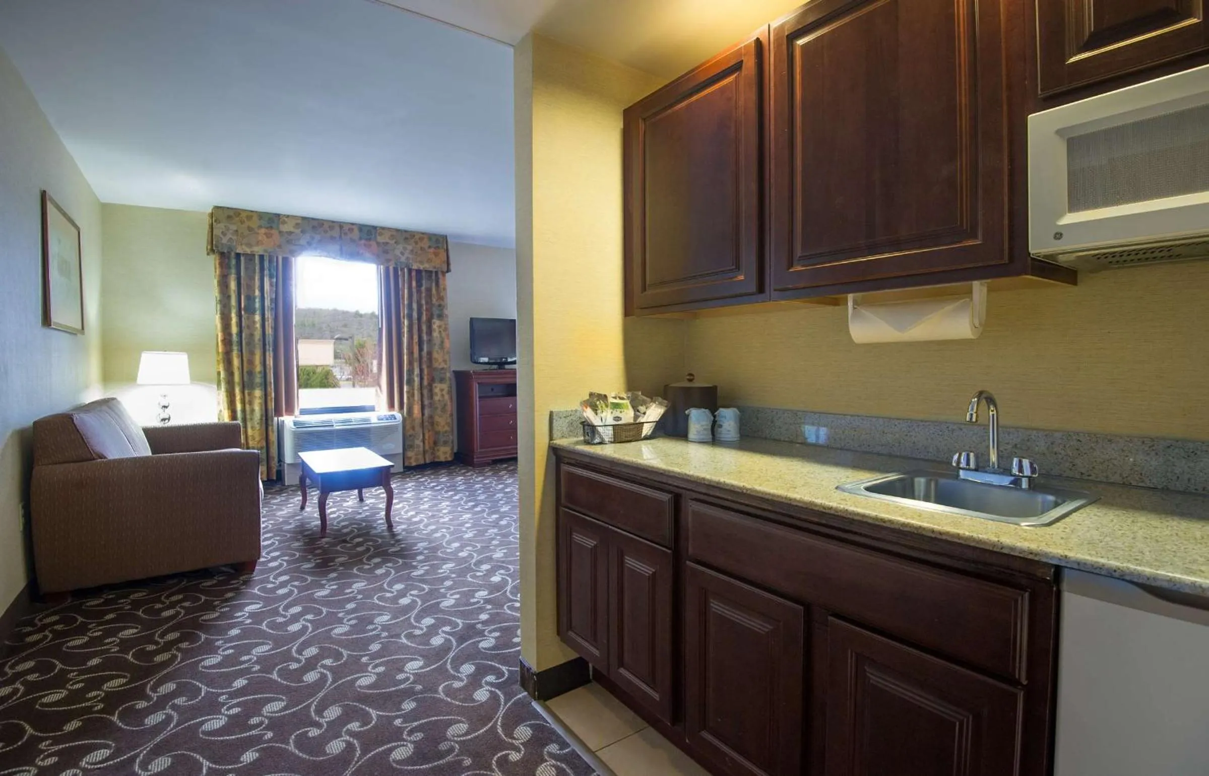 King Family Room in Hampton by Hilton Brattleboro