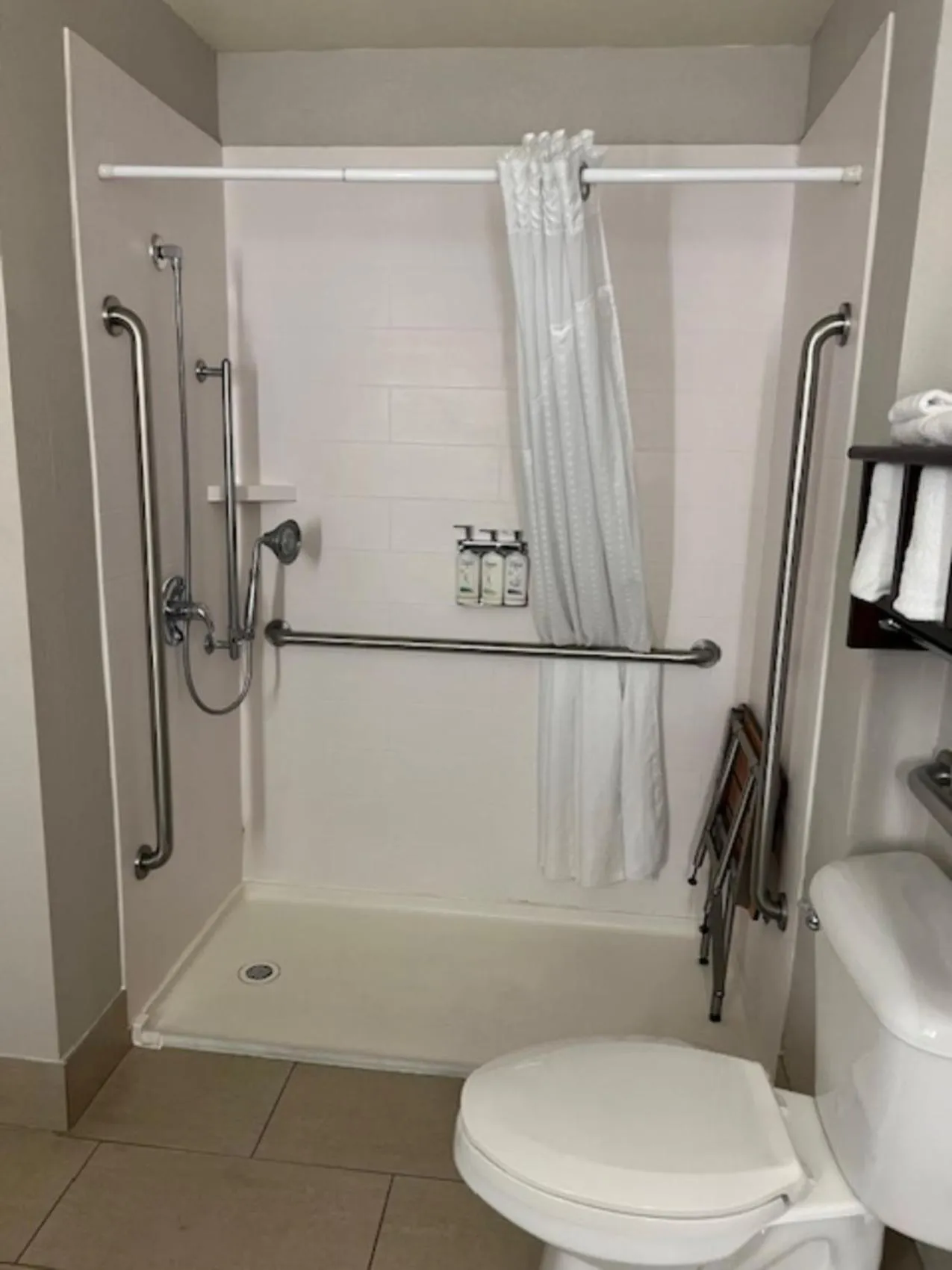 Standard King Room with Roll-In Shower - Communications Access in Holiday Inn Express Hotel & Suites Fort Payne by IHG