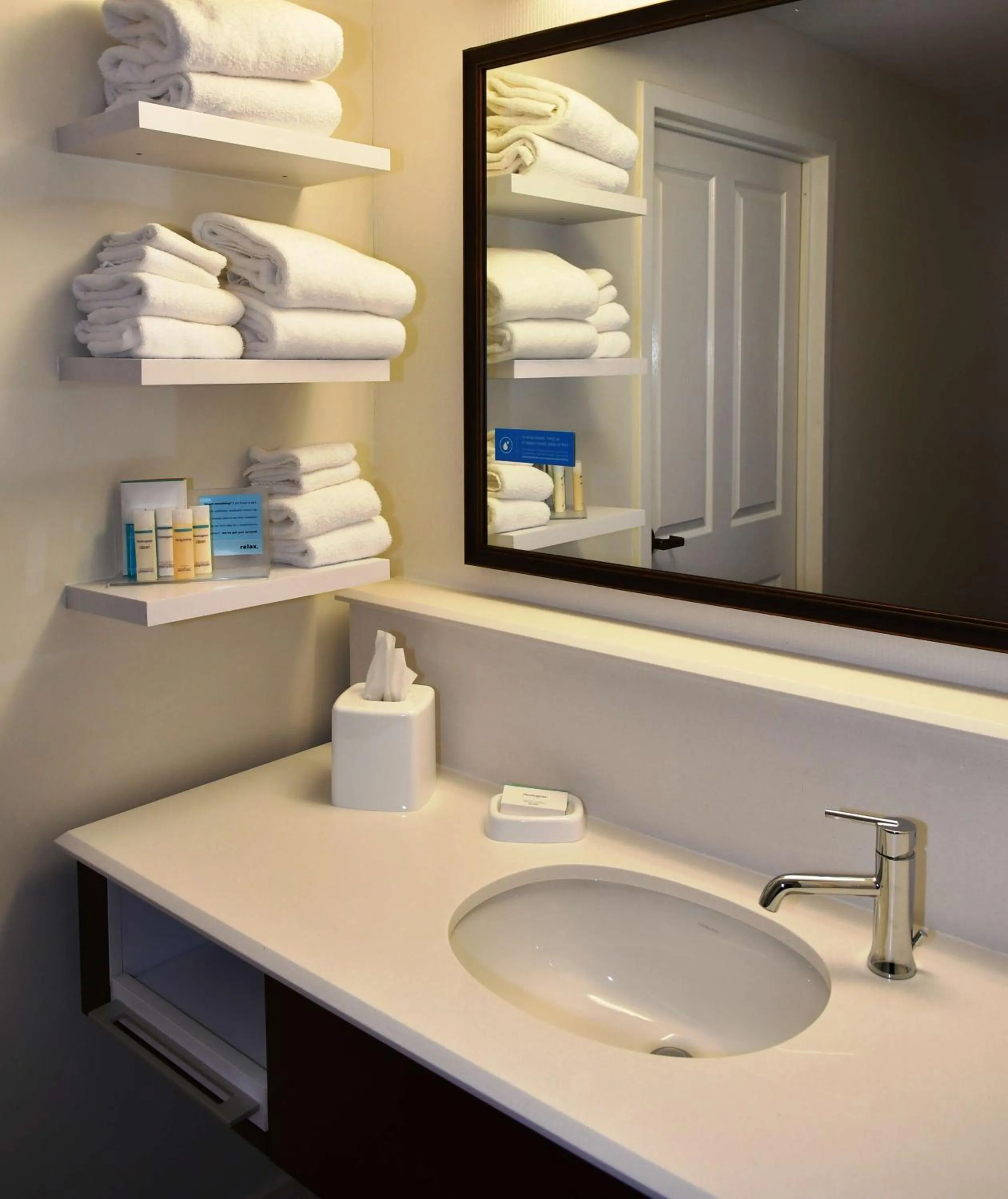 King Room with King Bed - Non-Smoking in Hampton Inn & Suites Bethlehem