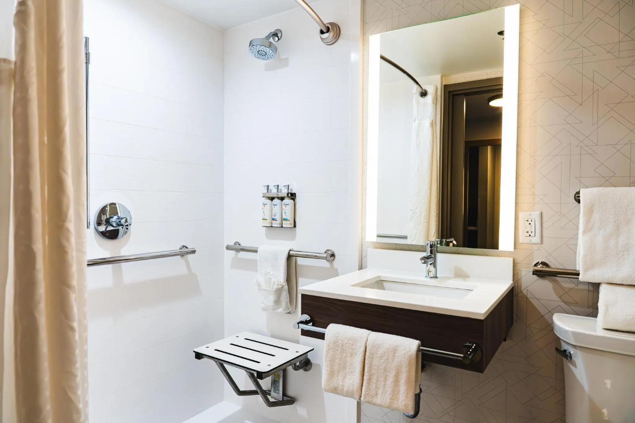 Twin Room - Mobility Access in Holiday Inn Express Frazer - Malvern by IHG