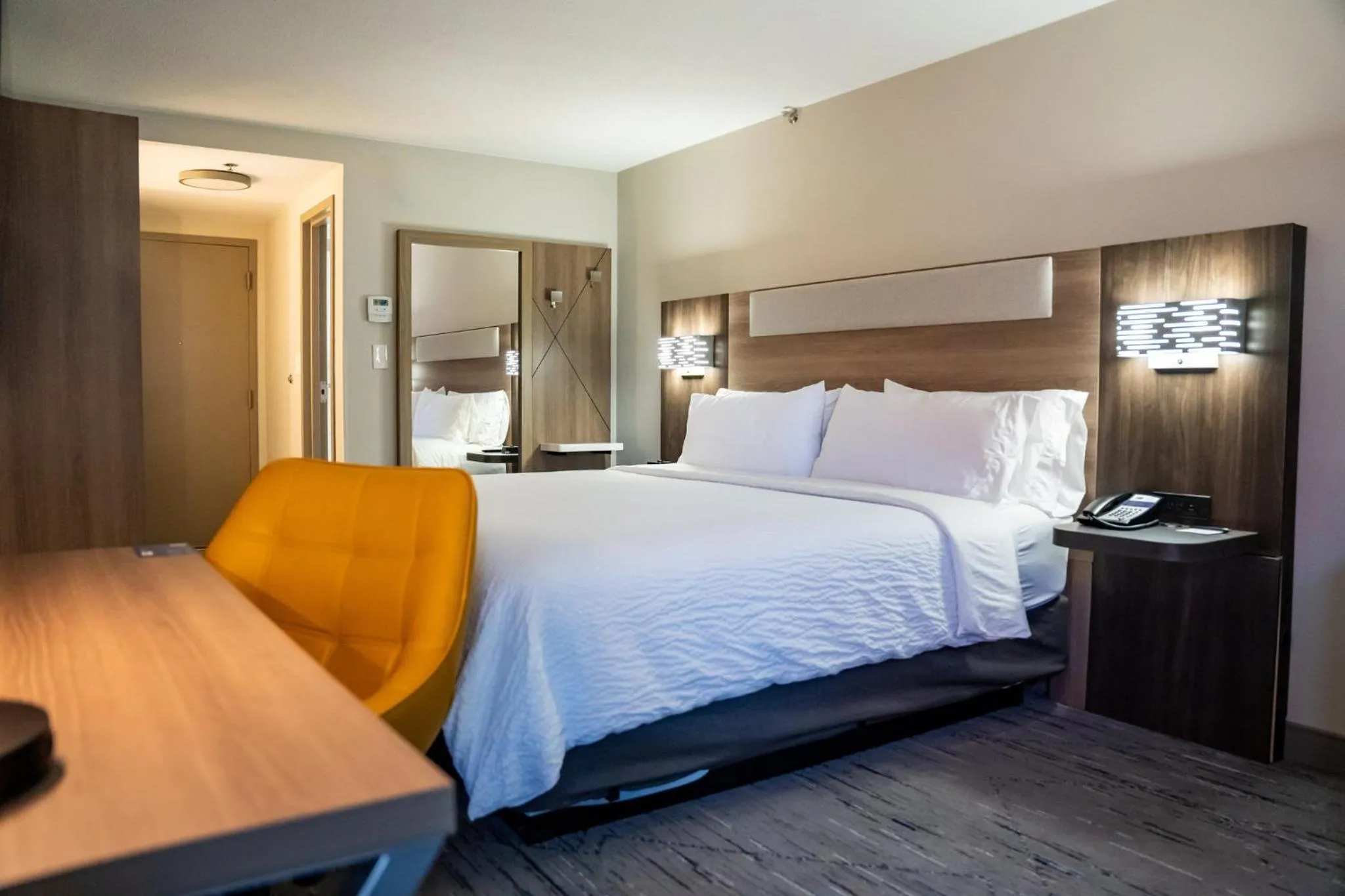 King Suite with Sofa Bed in Holiday Inn Express Frazer - Malvern by IHG