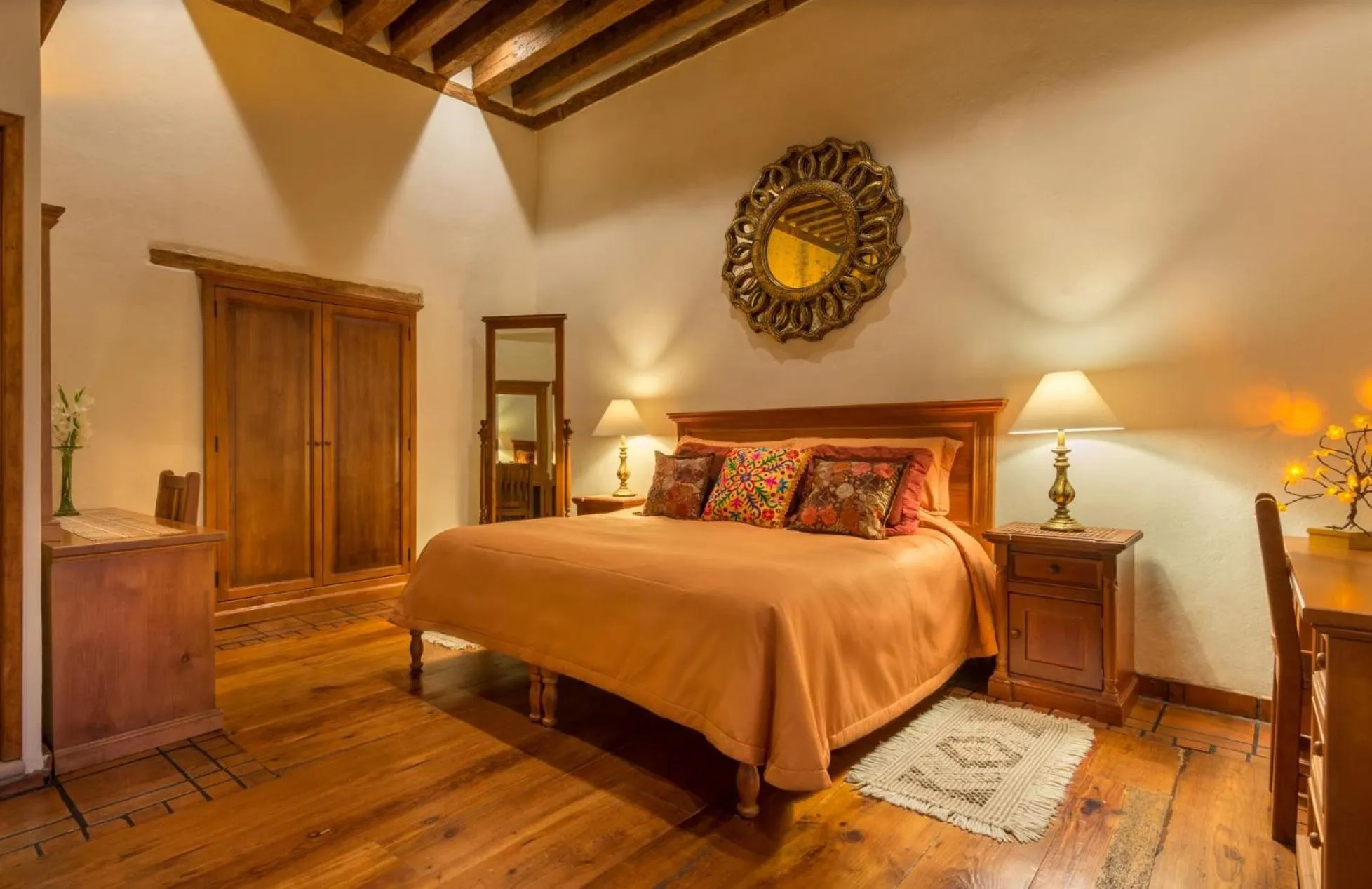 Standard King Room in Hotel Casa del Naranjo