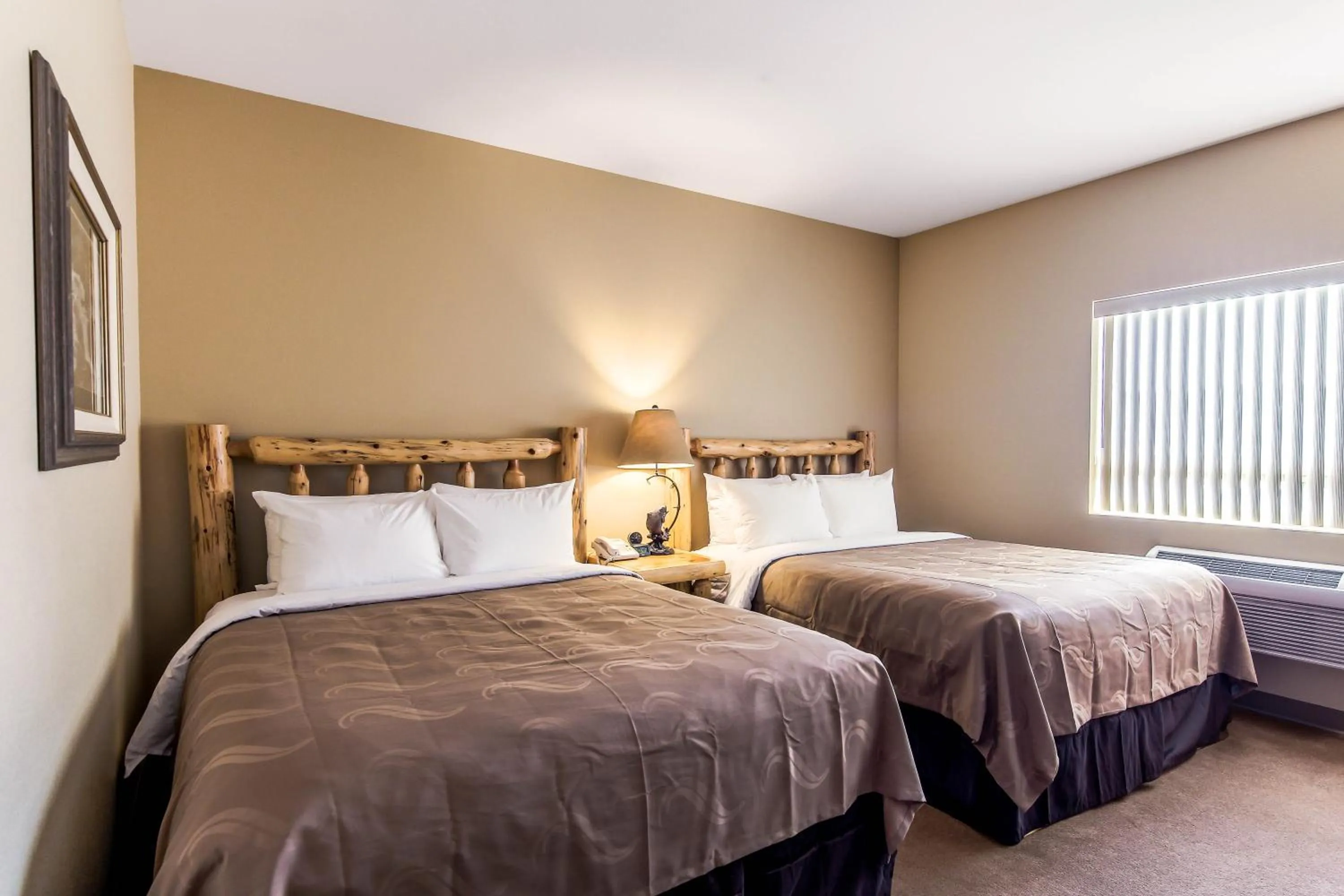 Queen Room with Two Queen Beds - Non-Smoking in Quality Inn Selah North Park