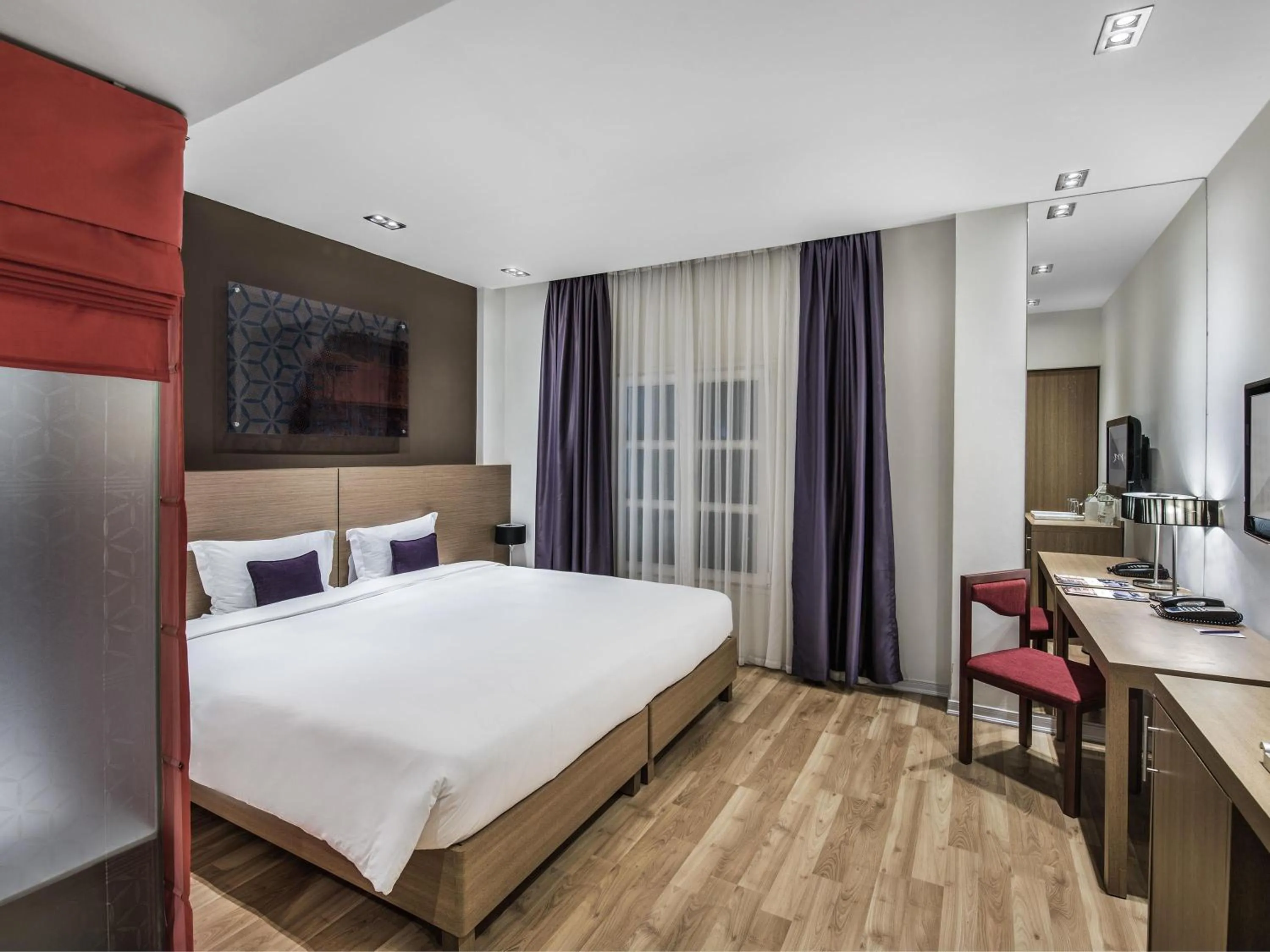 Classic Double Room with City View in Mercure Hanoi La Gare Hotel