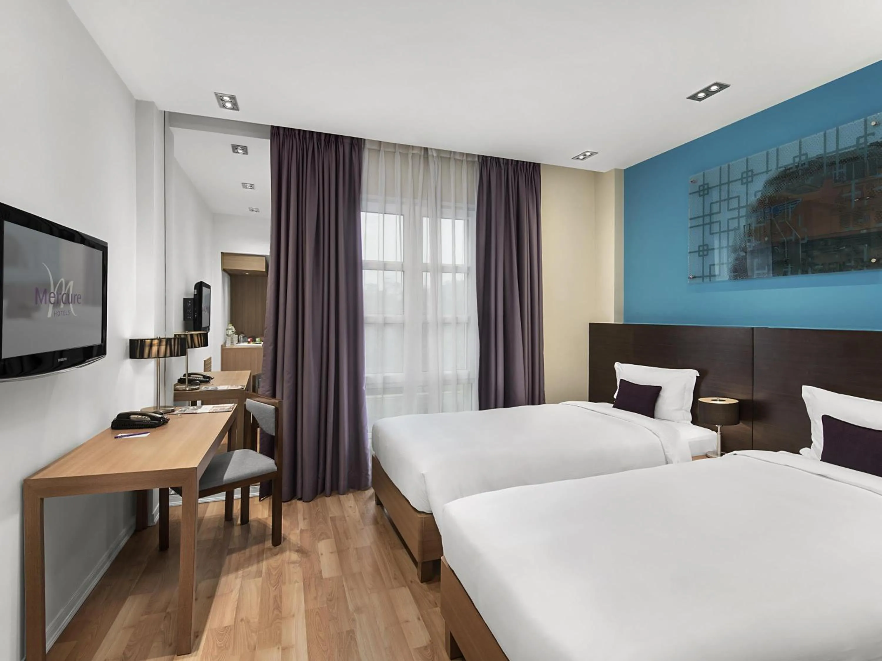 Classic Twin Room with City View in Mercure Hanoi La Gare Hotel
