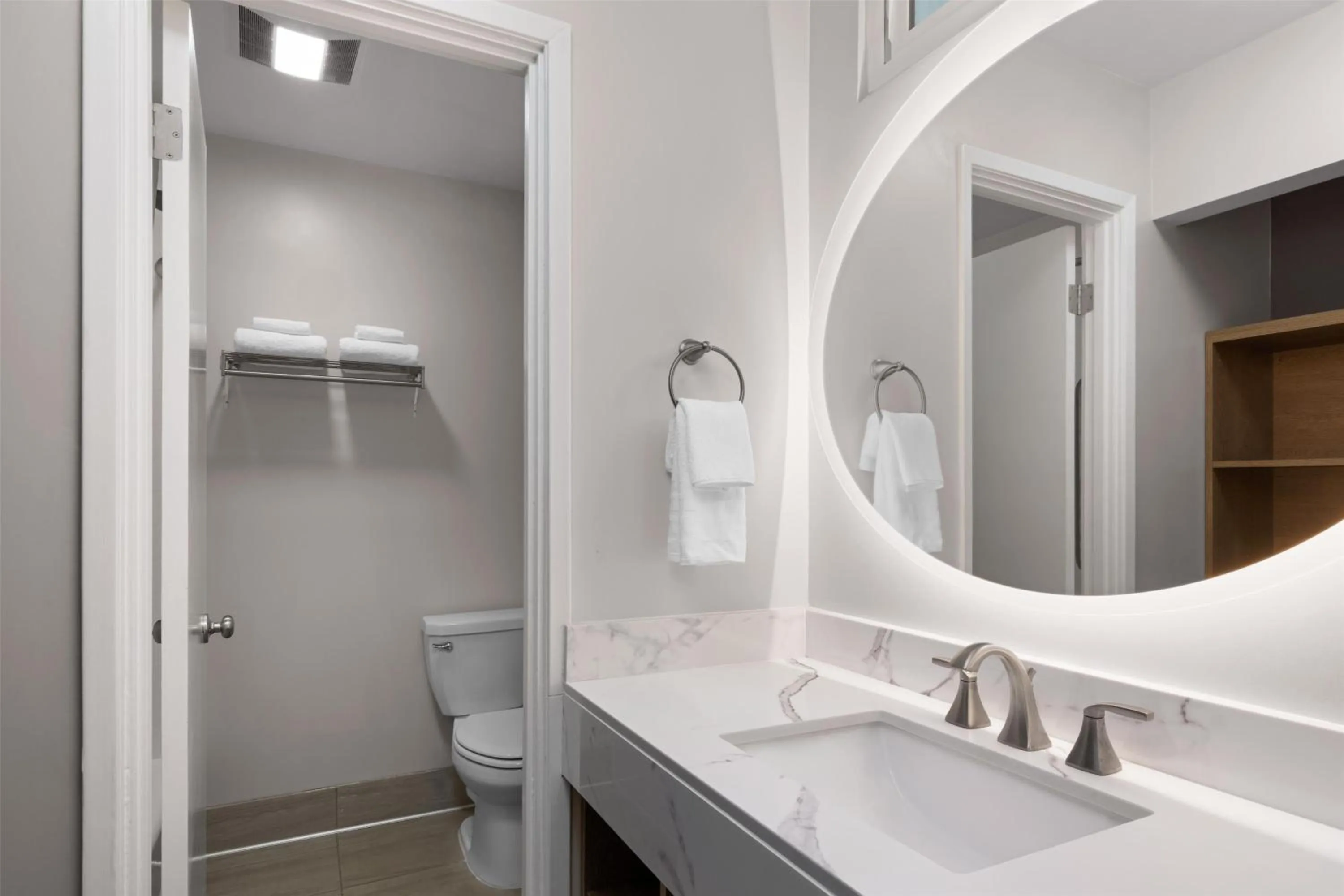 King Room in Best Western Plus Pepper Tree Inn