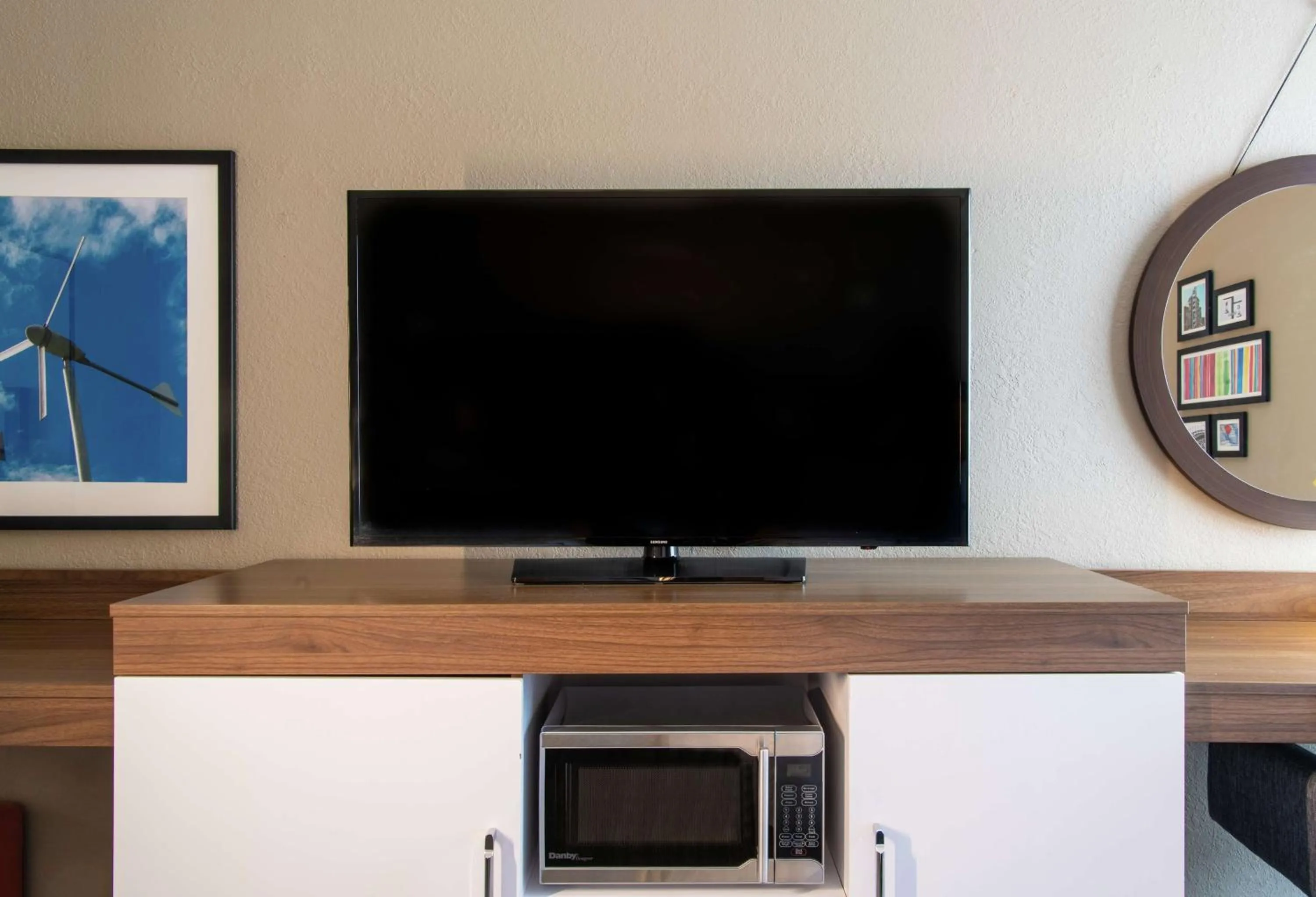 King Room with Accessible Tub - Mobility and Hearing Access/Non-Smoking in Hampton Inn Erie-South