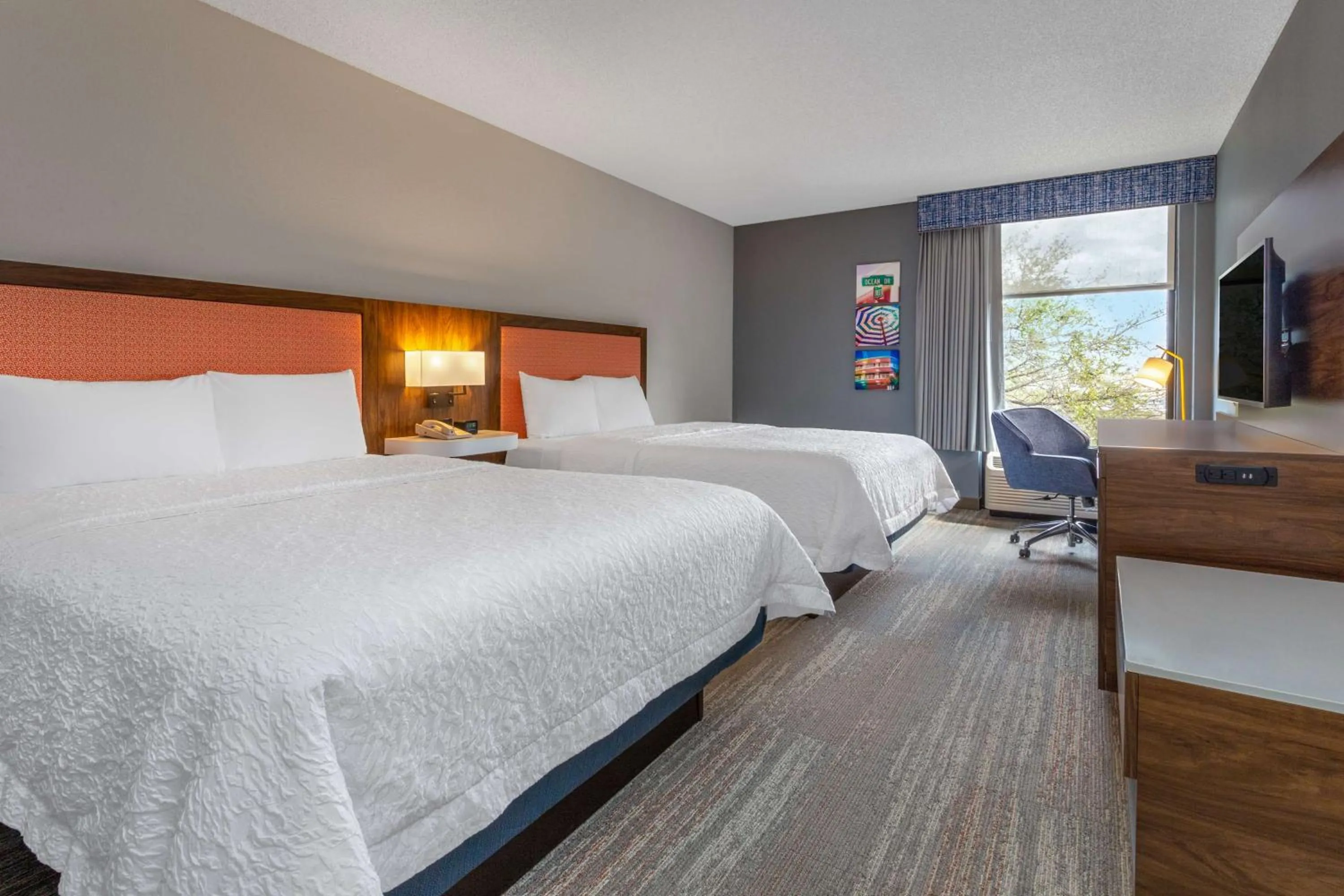 Queen Room with Two Queen Beds - Non-Smoking in Hampton Inn Commercial Boulevard-Fort Lauderdale