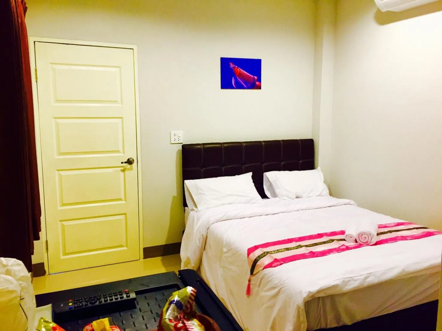 Standard Queen Room in Retro Twin Home @Maesot