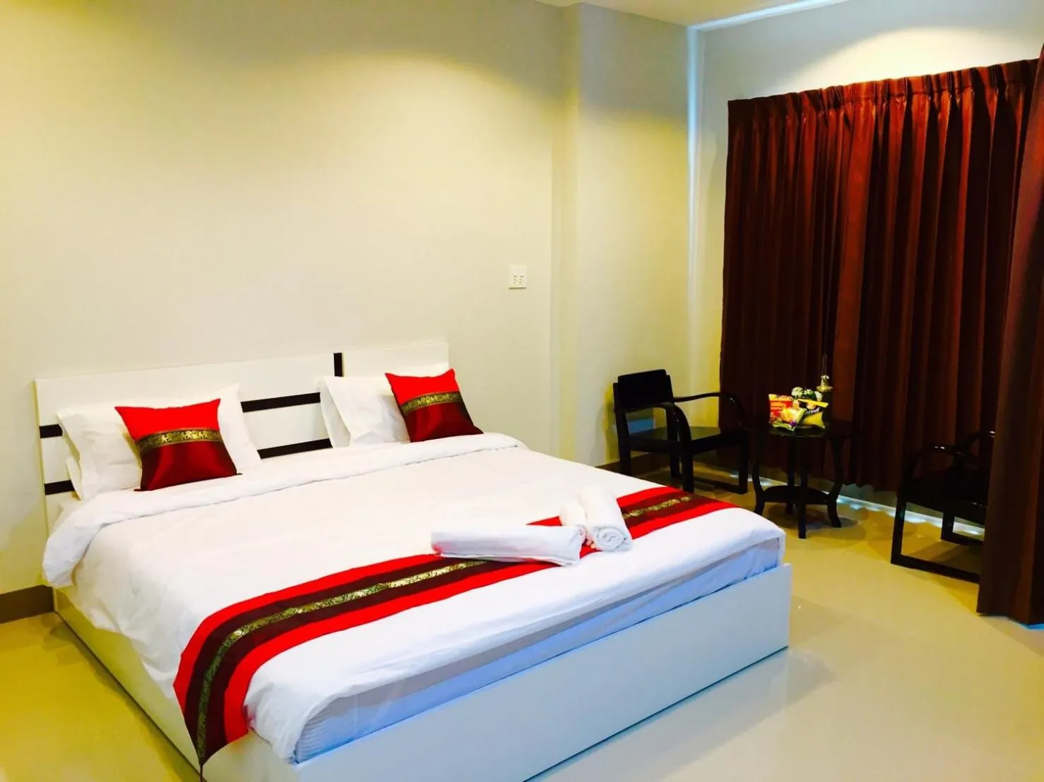 Double Room with King Bed in Retro Twin Home @Maesot