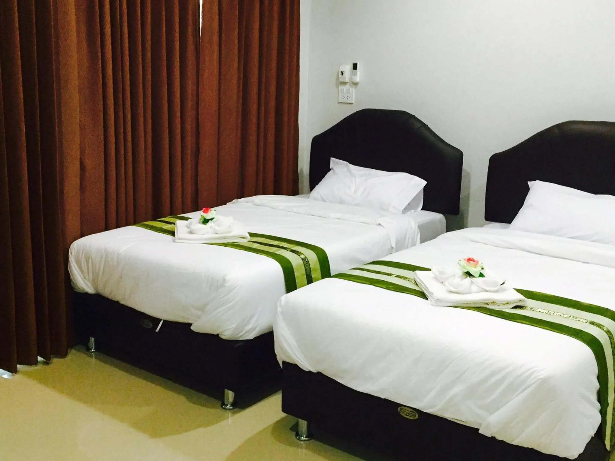 Standard Twin Room in Retro Twin Home @Maesot