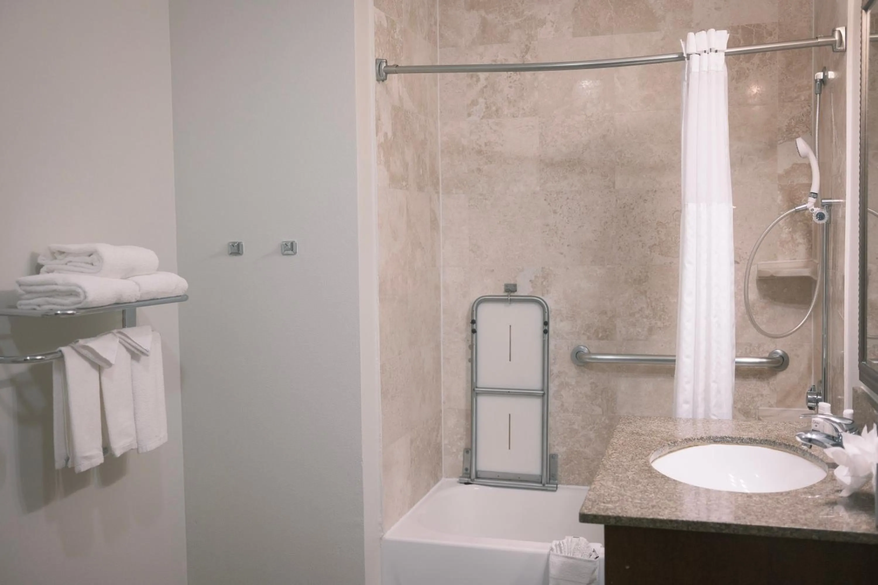 Queen Studio - Disability Access Tub in Staybridge Suites Austin Airport by IHG