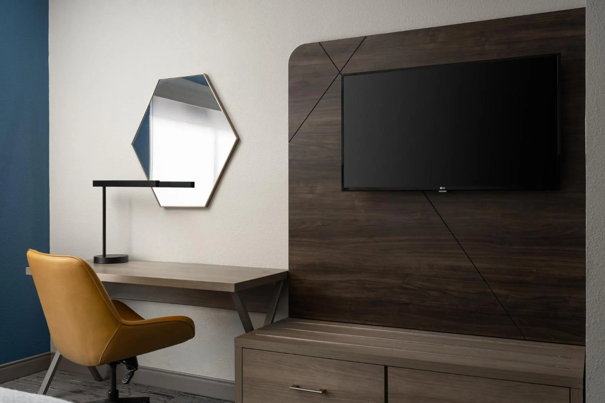 Standard Queen Room with Two Queen Beds and Tub - Communications Accessible in Holiday Inn Express Hotel & Suites Chaffee - Jacksonville West by IHG