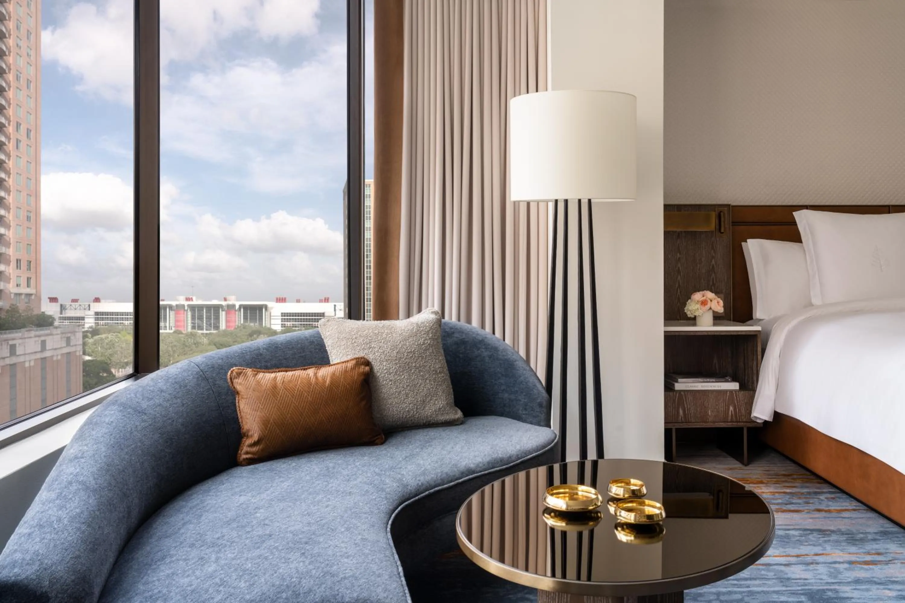 Corner King Room in Four Seasons Hotel Houston