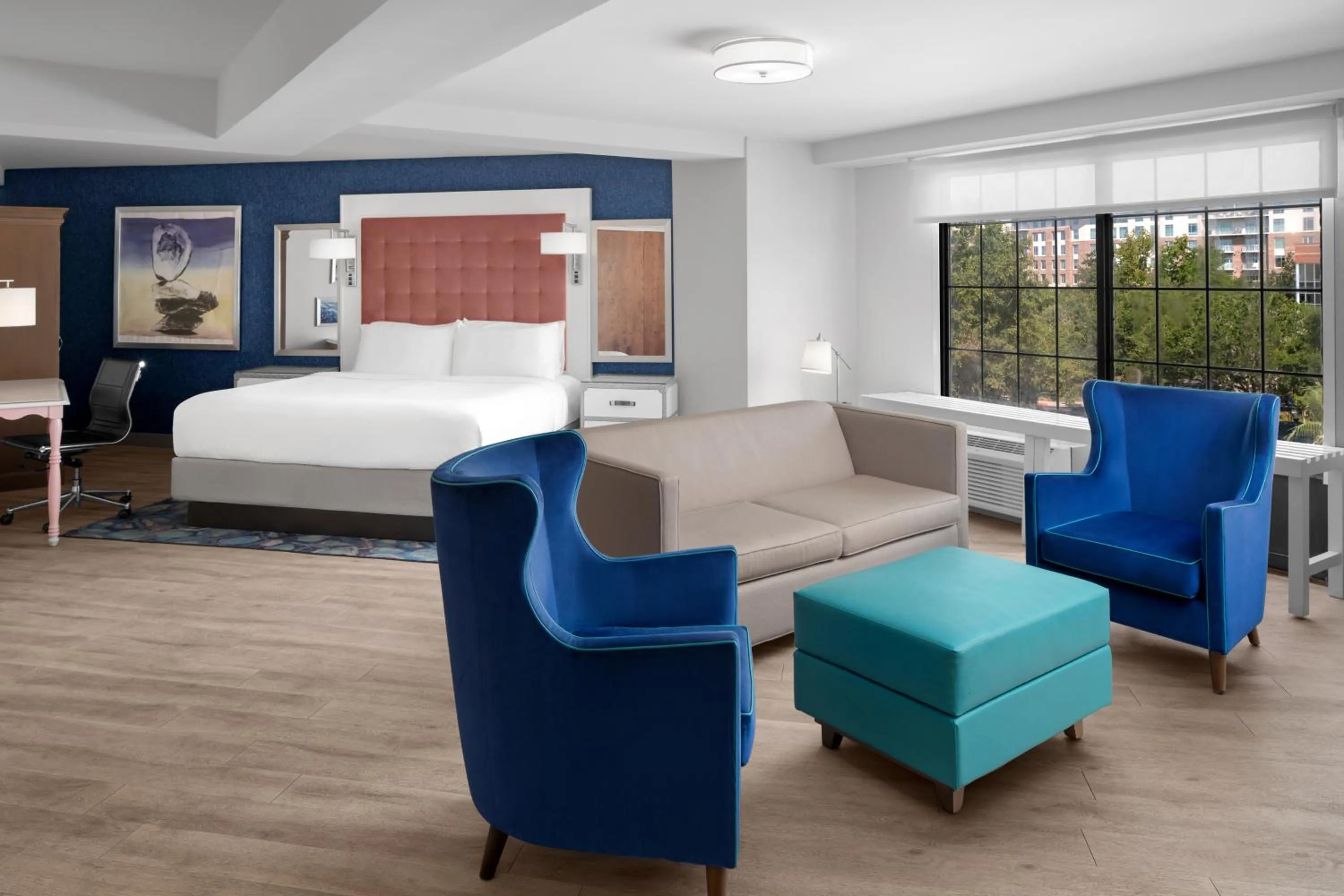 Deluxe King Suite in Hotel Indigo Mount Pleasant by IHG