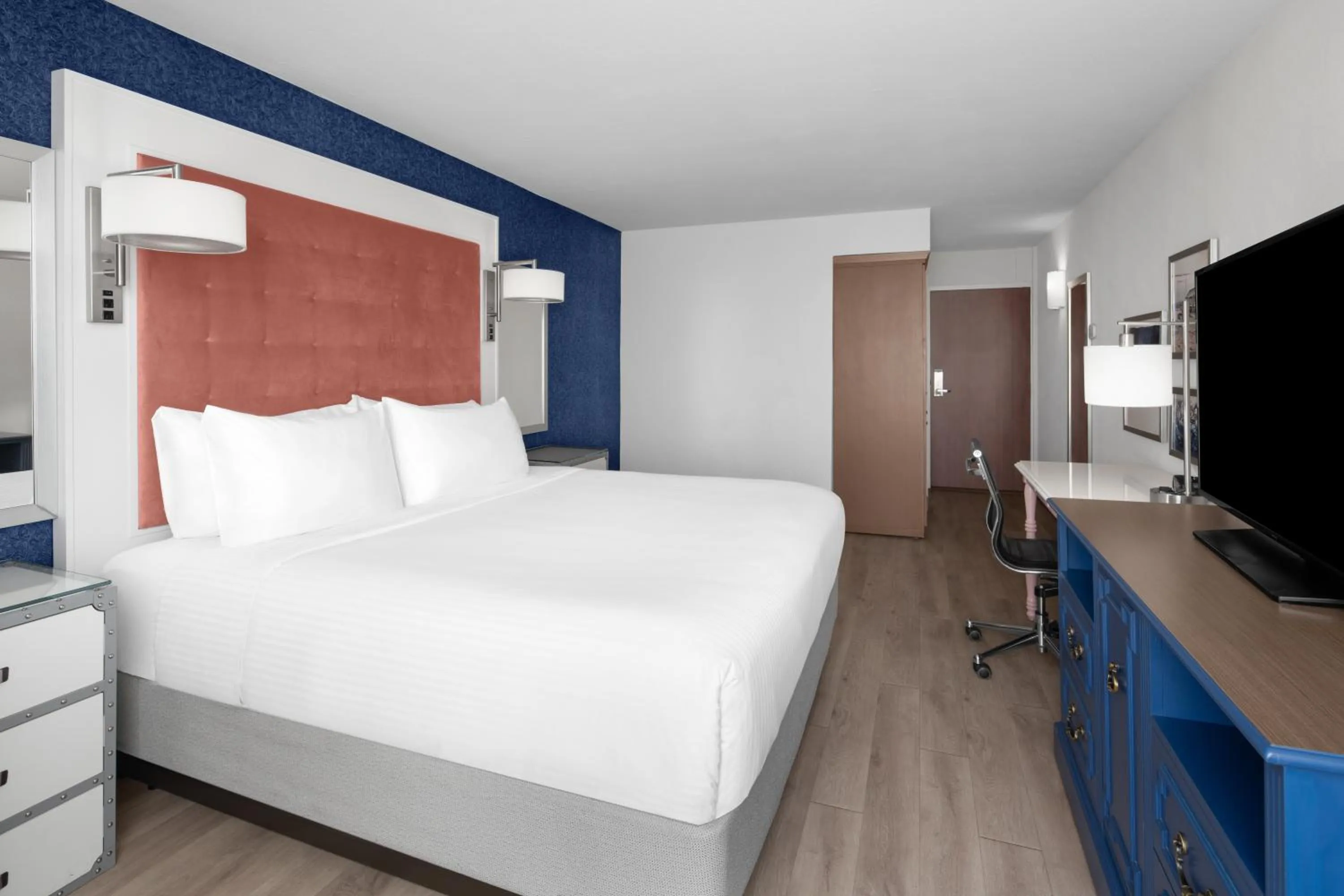 Premium King Room in Hotel Indigo Mount Pleasant by IHG