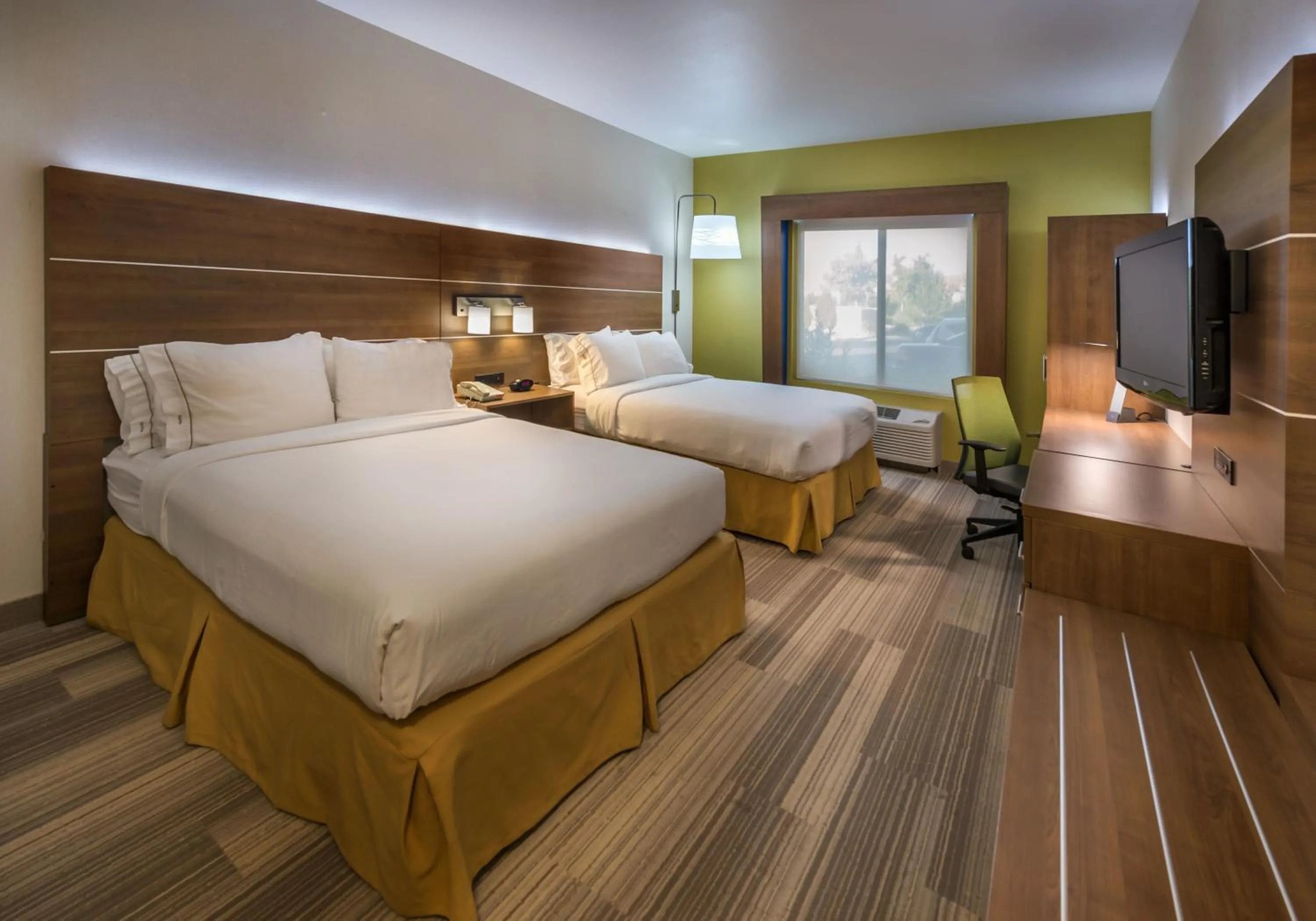 Standard Queen Room with Two Queen Beds and Mobility Accessible Tub in Holiday Inn Express Hotel & Suites Carson City by IHG