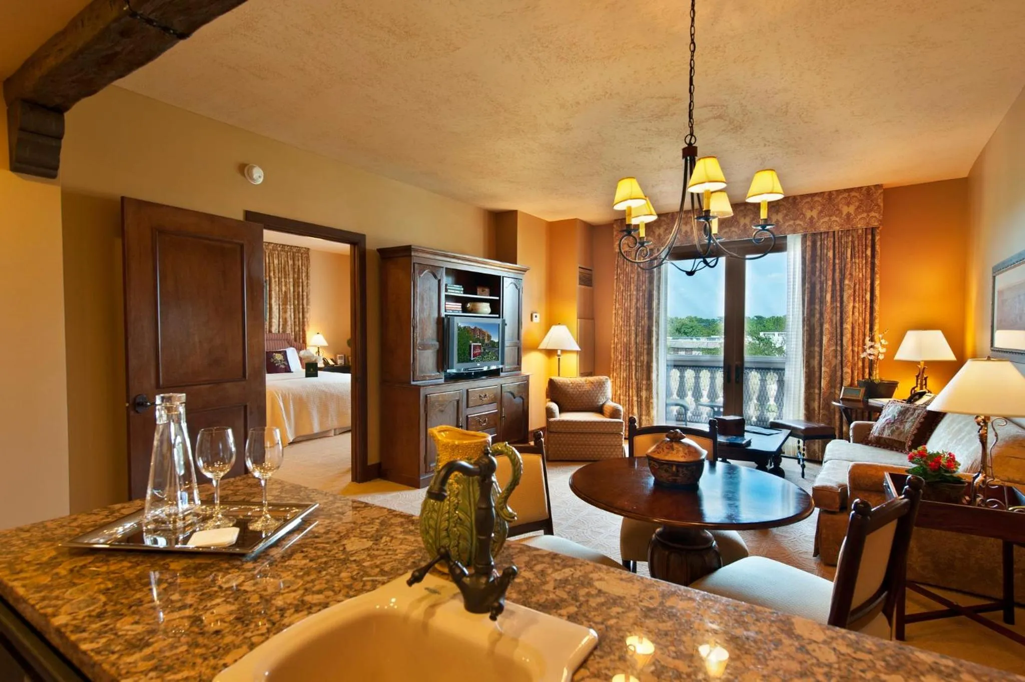 King Suite with Balcony in Hotel Granduca Houston