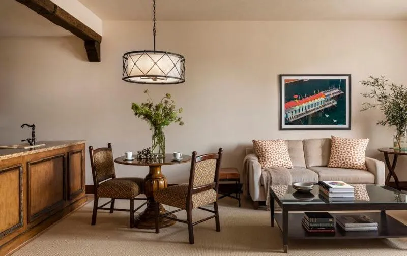 King Suite with Pool View in Hotel Granduca Houston