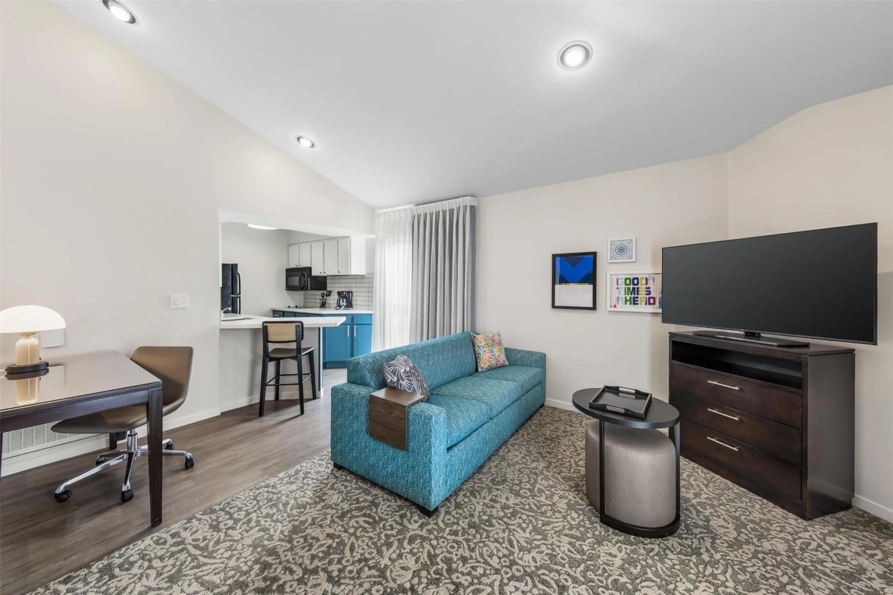 One-Bedroom Queen Suite with Roll-In Shower - Mobility Accessible in Sonesta ES Suites Chatsworth