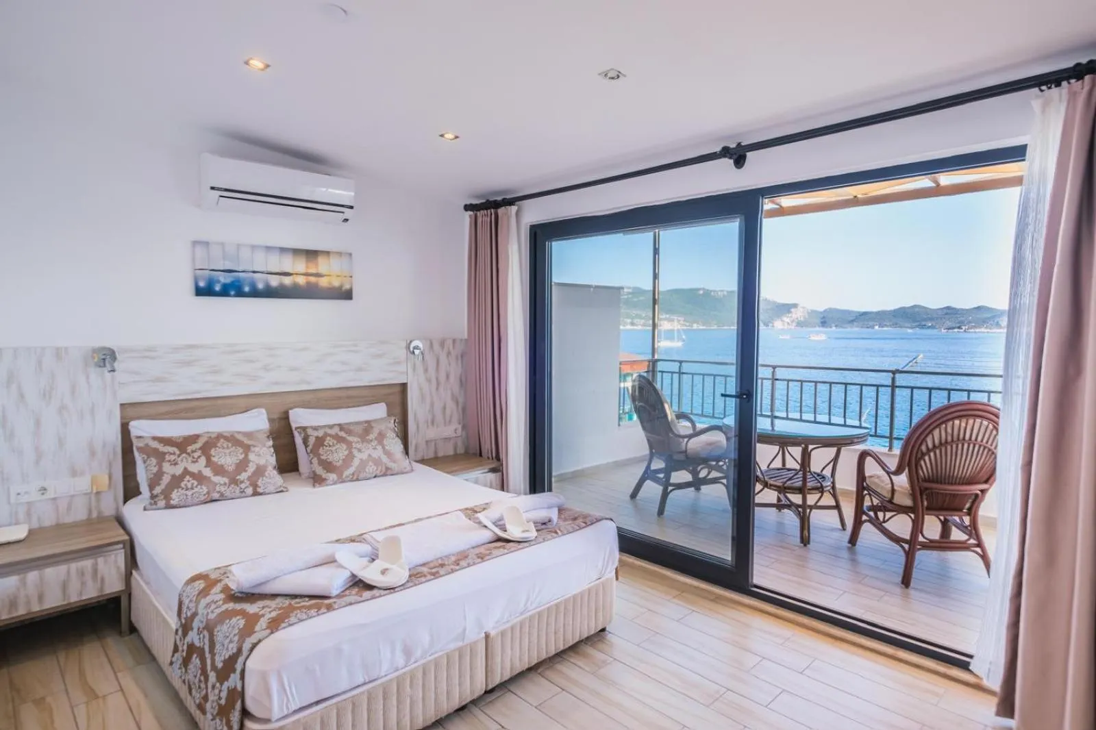 Deluxe Double Room with Balcony and Sea View in Sardunya Andifli Otel