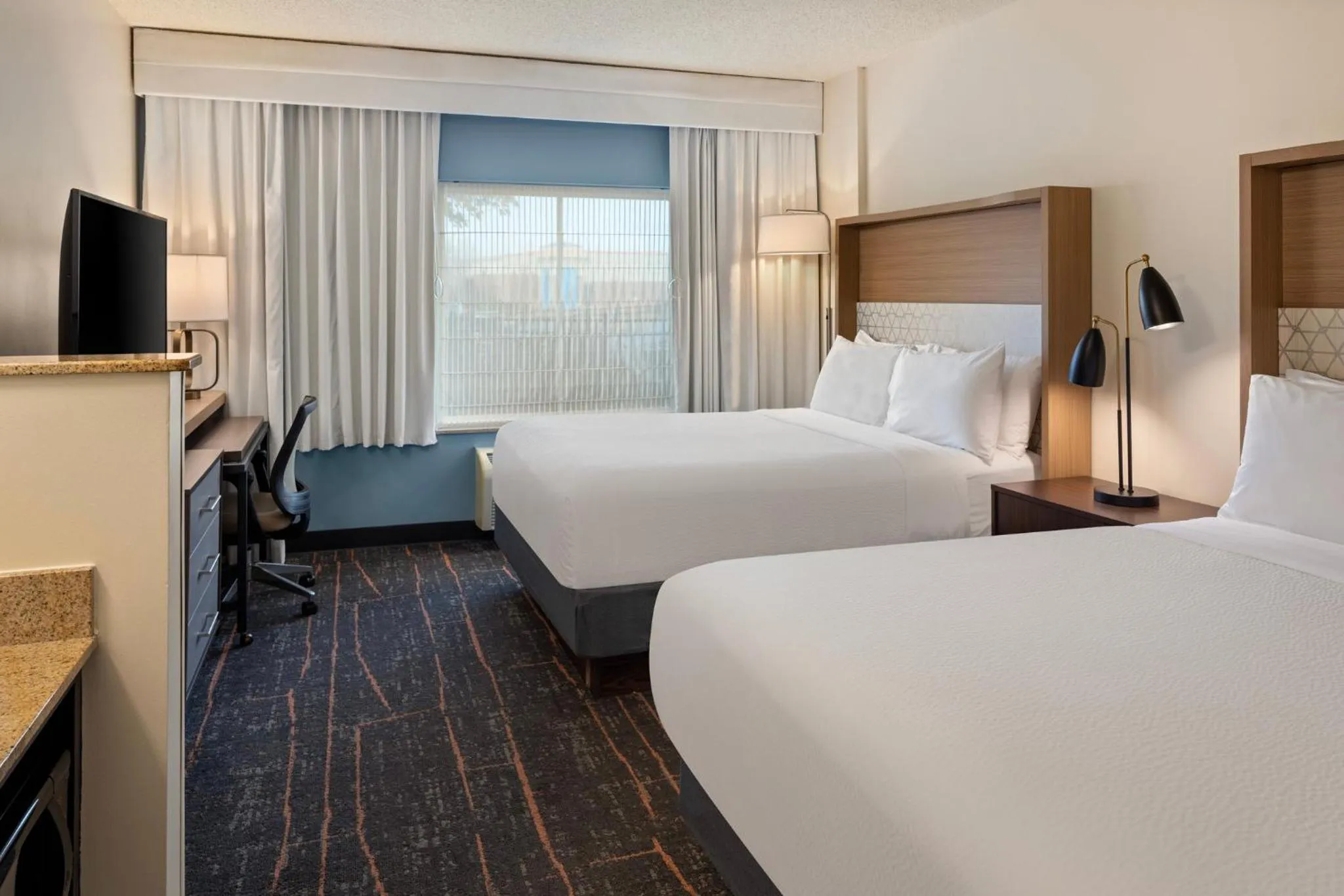Standard Queen Room with Two Queen Beds and Tub - Mobility/Communications Accessible in Holiday Inn Hotel & Suites Maple Grove Northwest Minneapolis-Arbor Lakes by IHG
