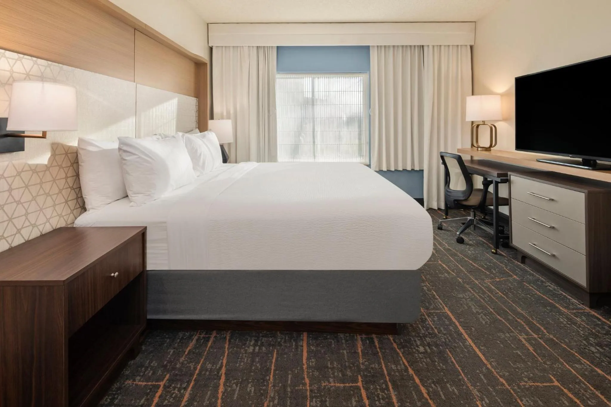 King Room - Mobility Access/Hearing Accessible in Holiday Inn Hotel & Suites Maple Grove Northwest Minneapolis-Arbor Lakes by IHG